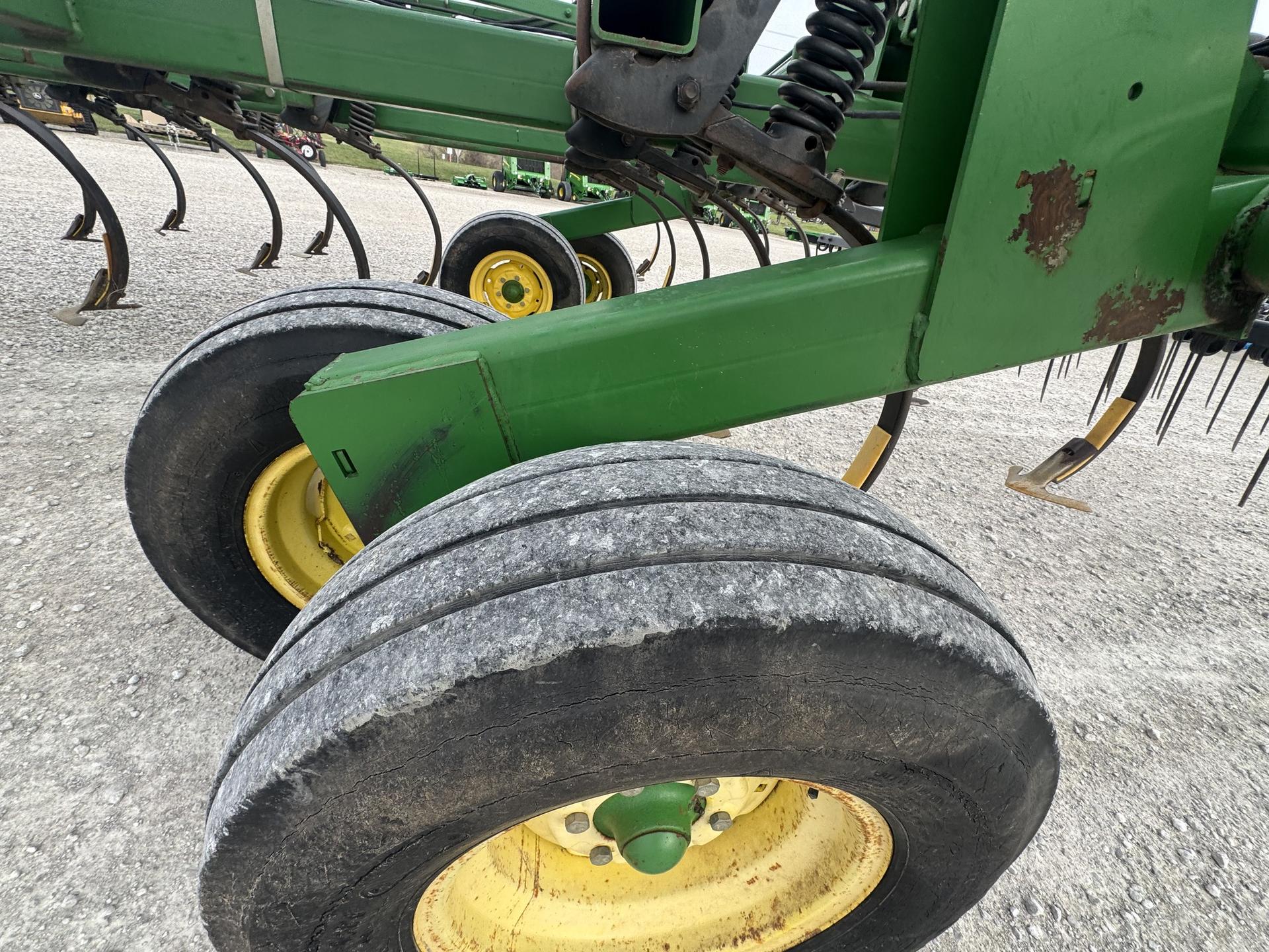 2004 John Deere 2210 Image