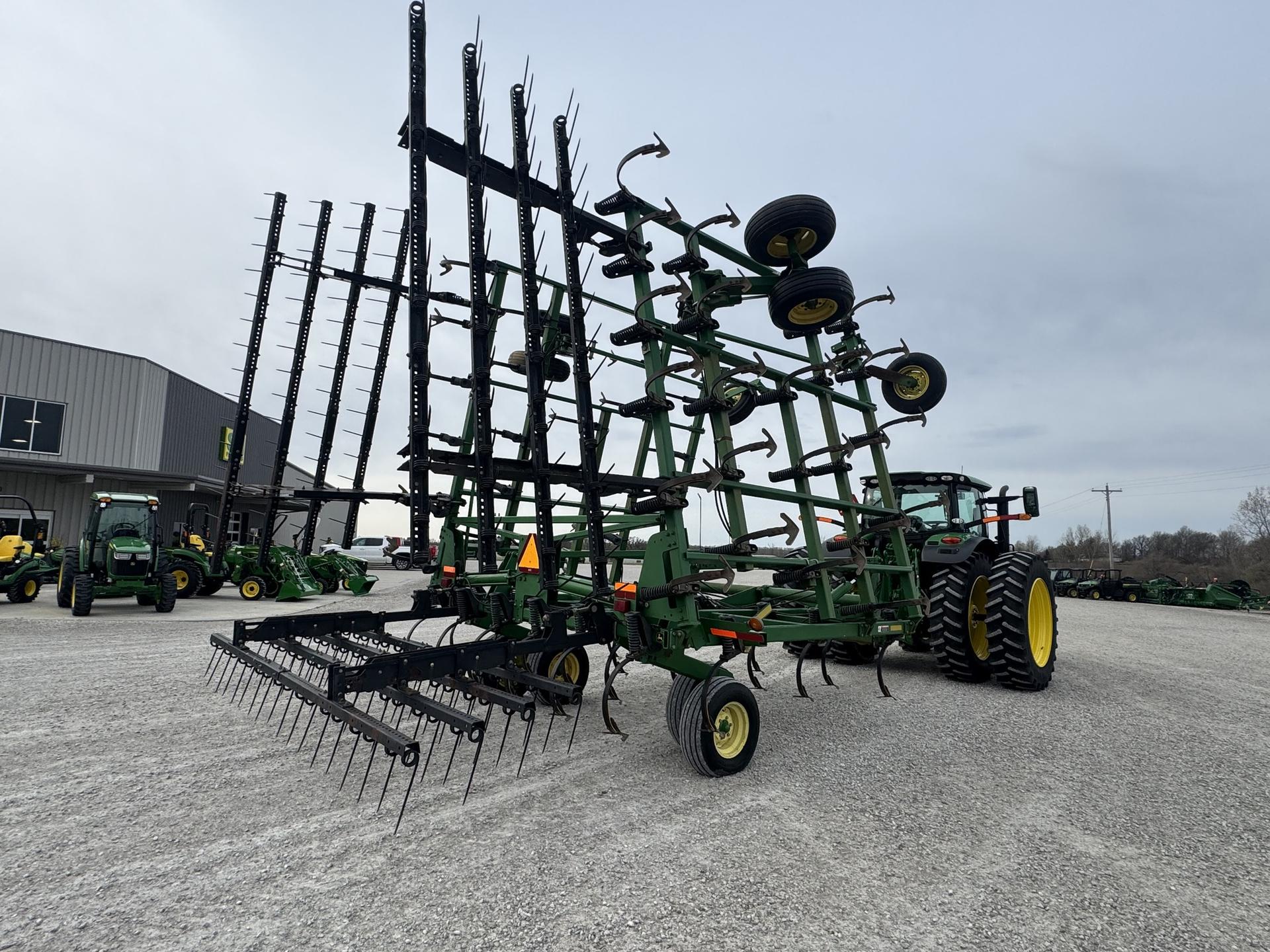2004 John Deere 2210 Image