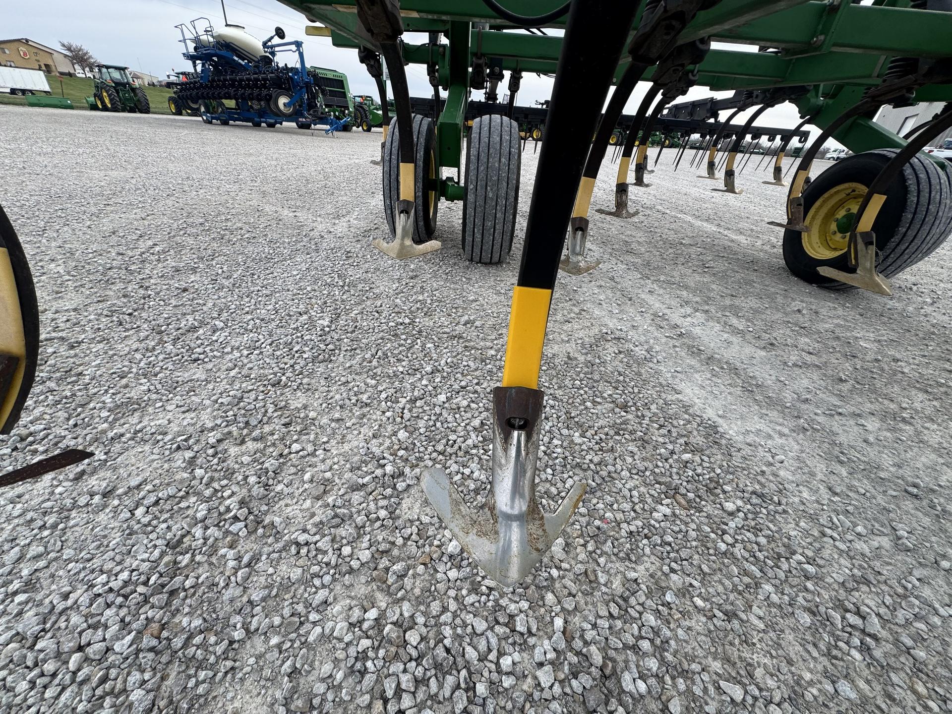 2004 John Deere 2210 Image