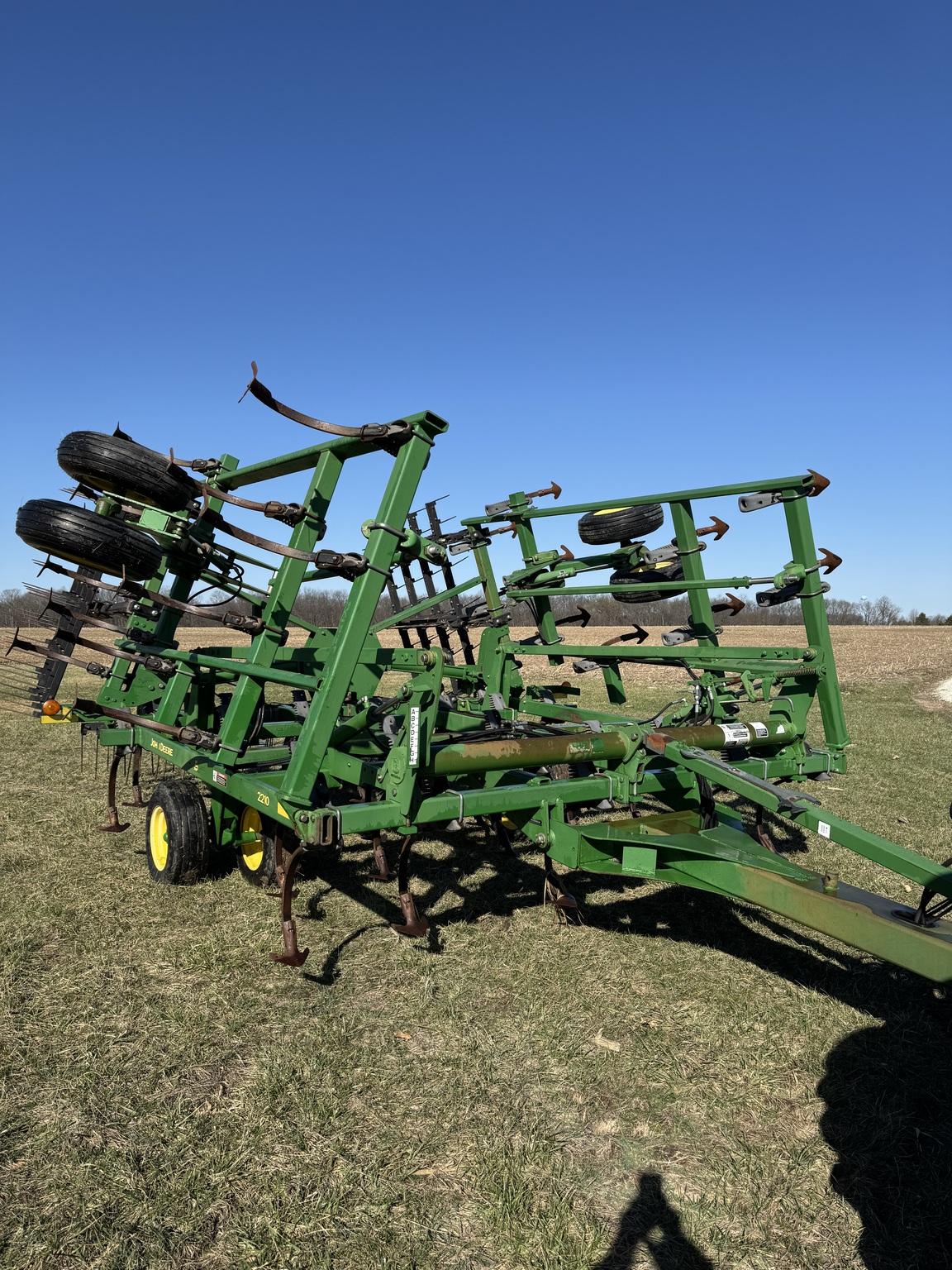 2007 John Deere 2210 Image