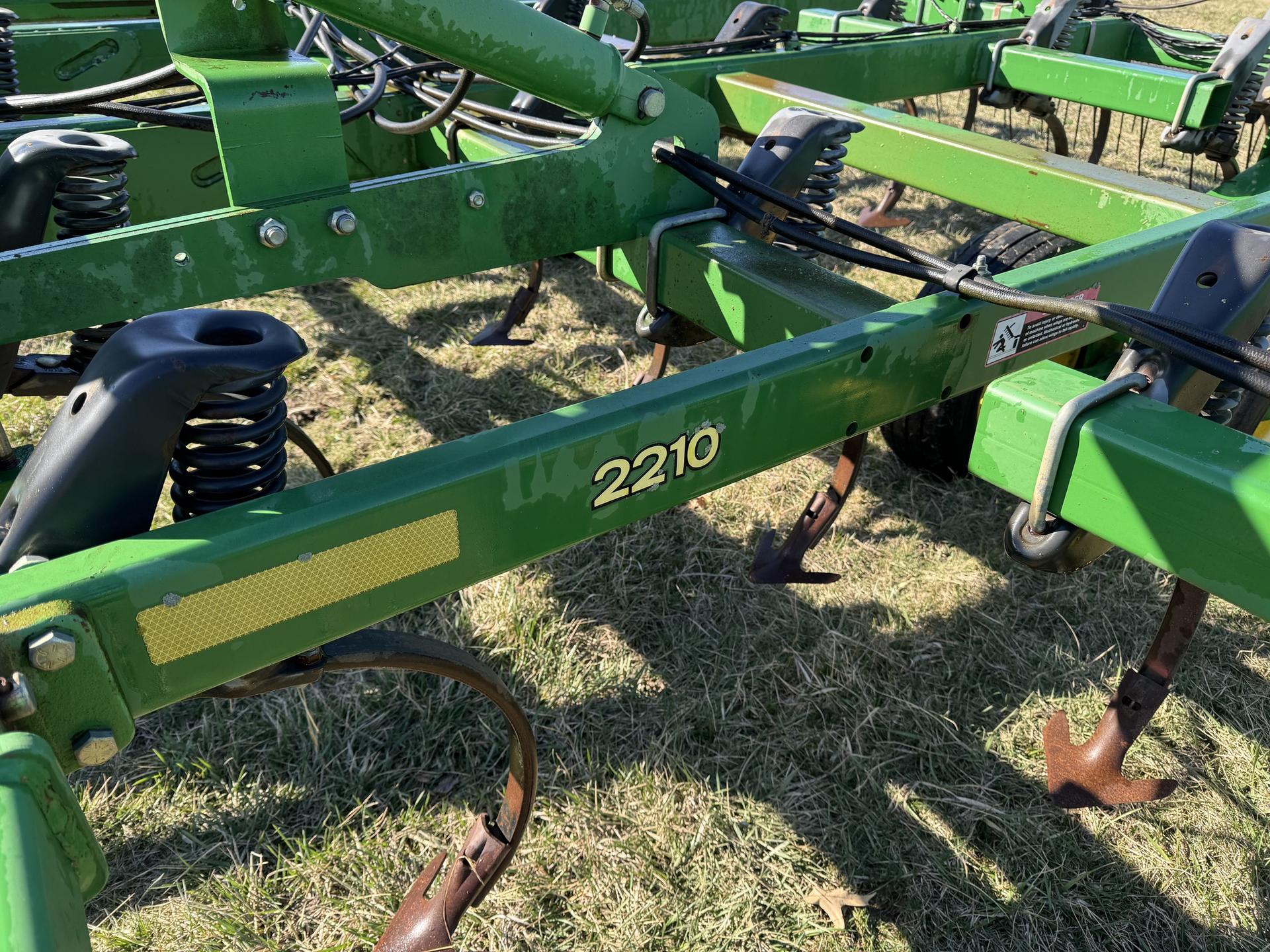 2007 John Deere 2210 Image