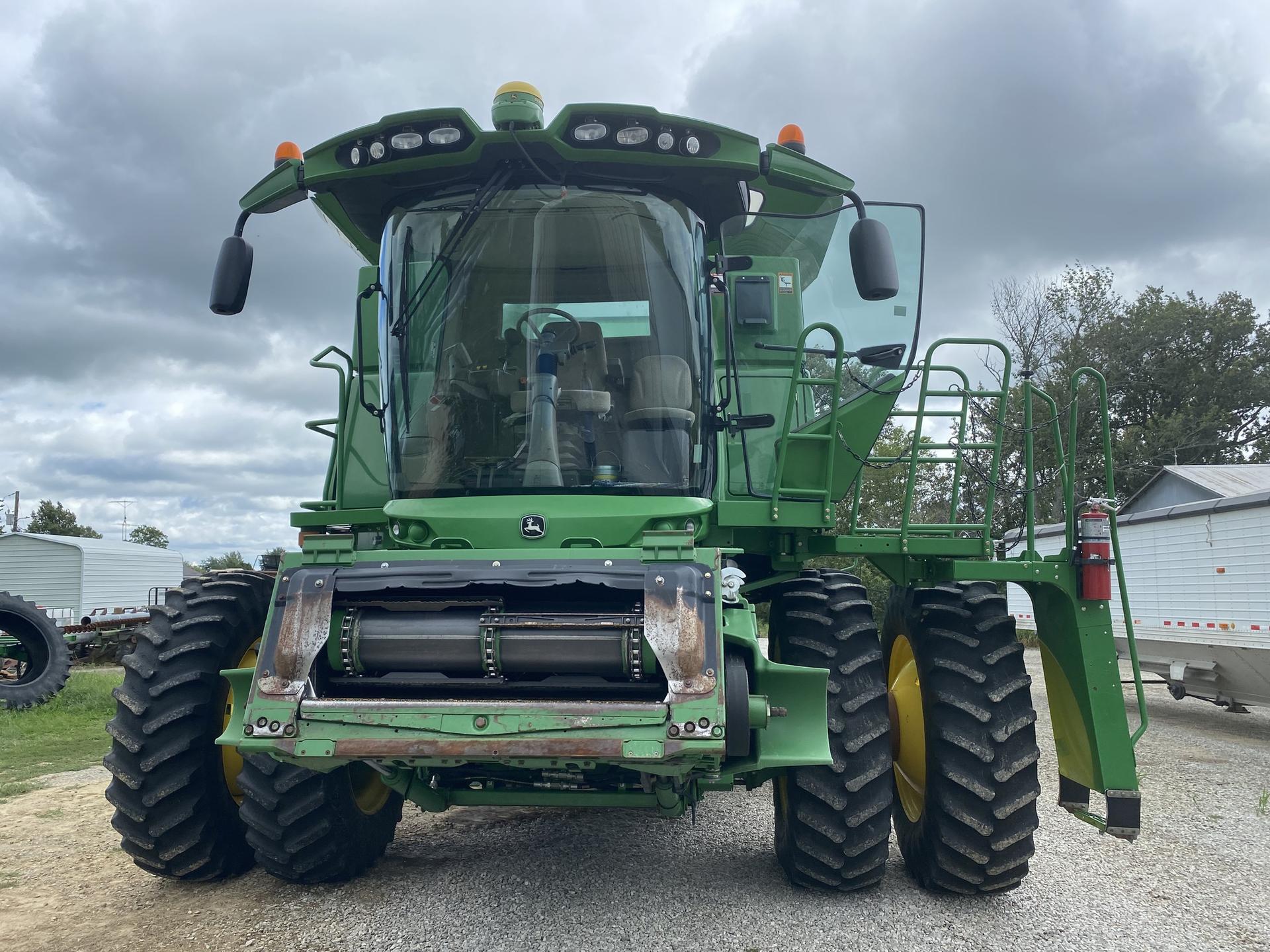 2013 John Deere S690 Image
