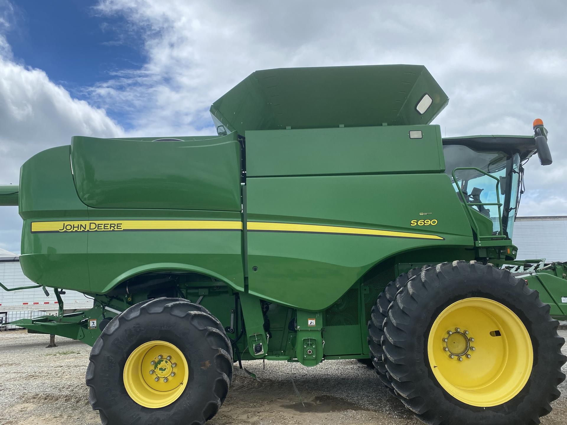 2013 John Deere S690 Image