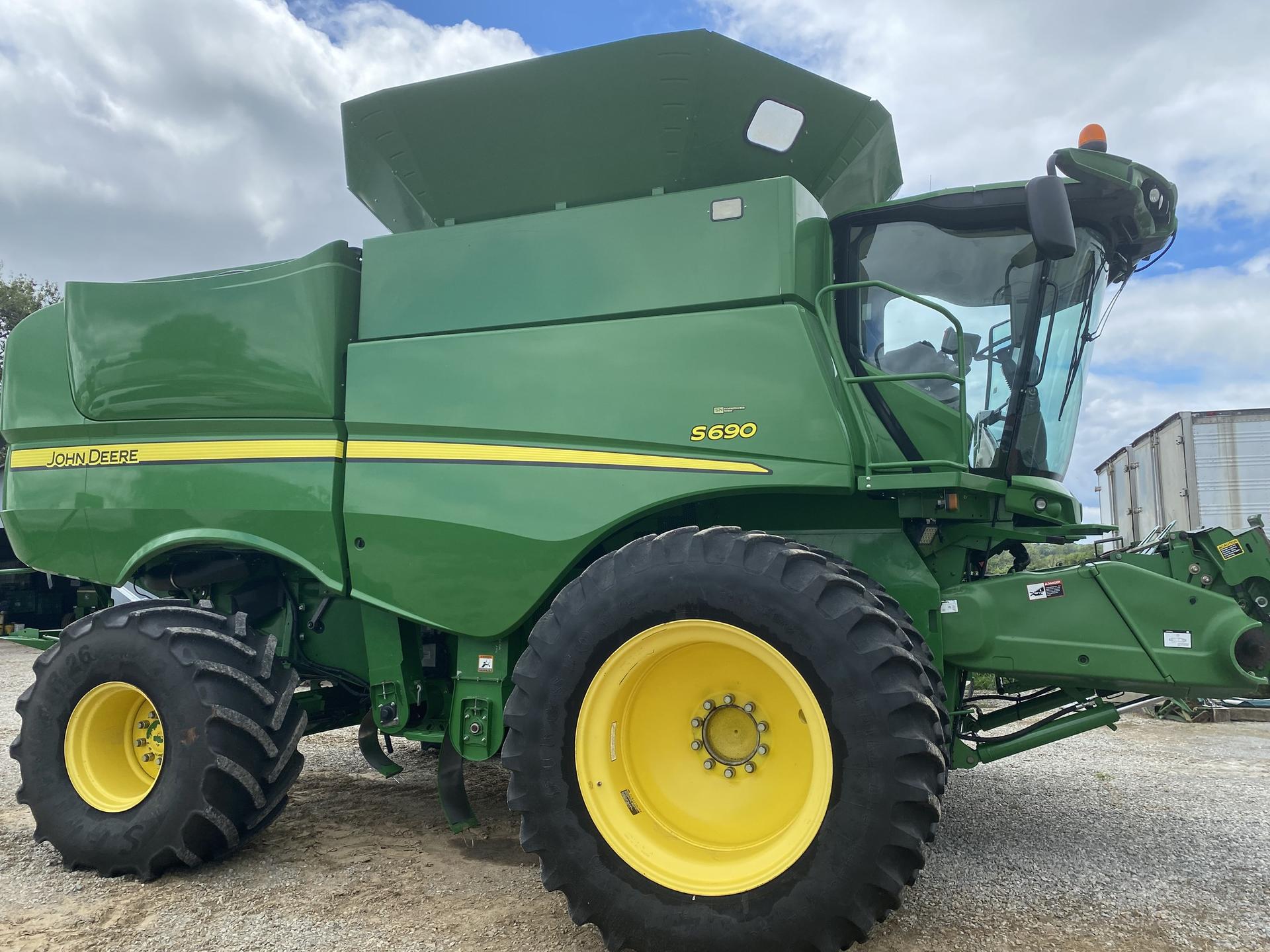 2013 John Deere S690 Image