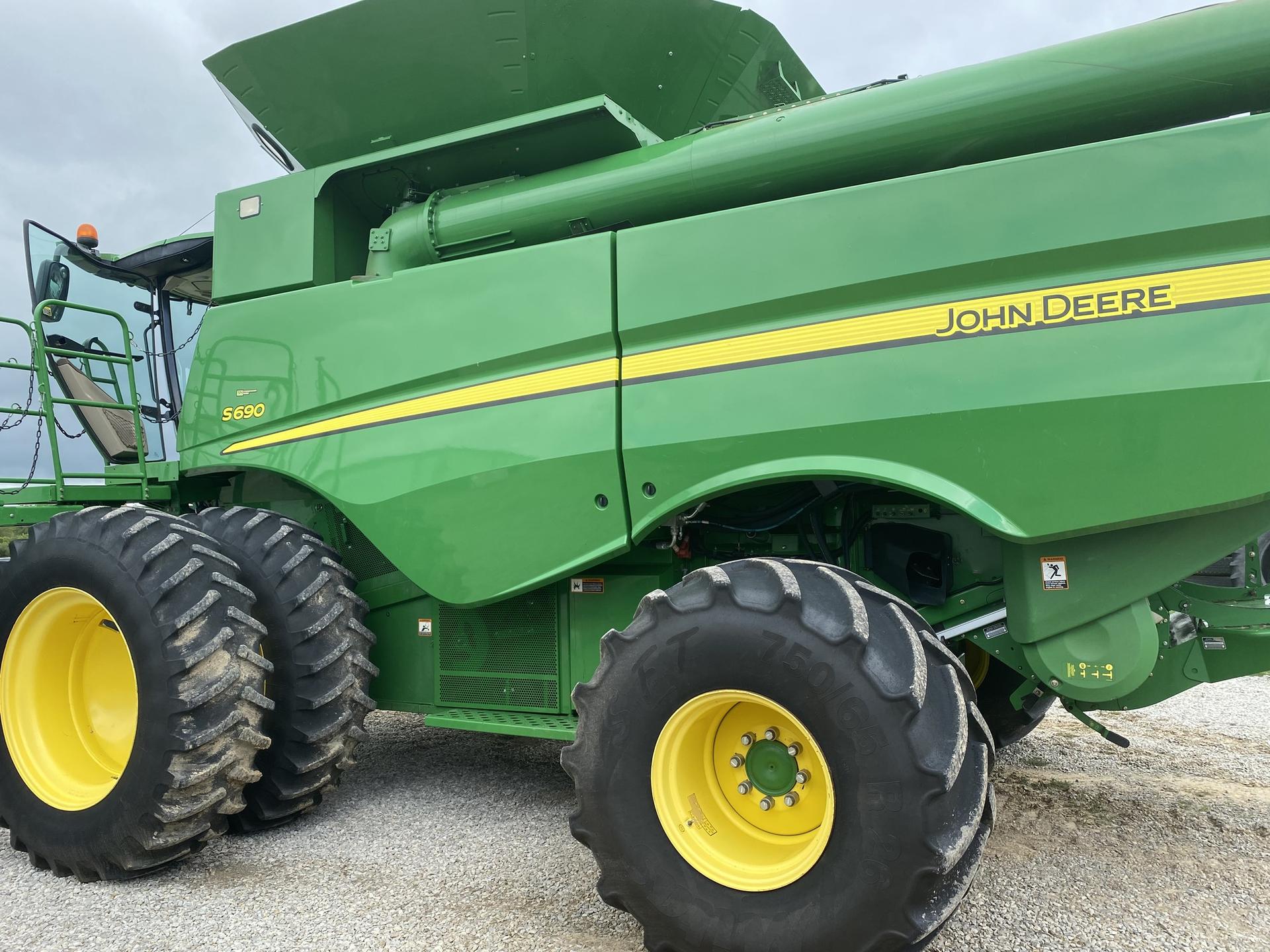 2013 John Deere S690 Image