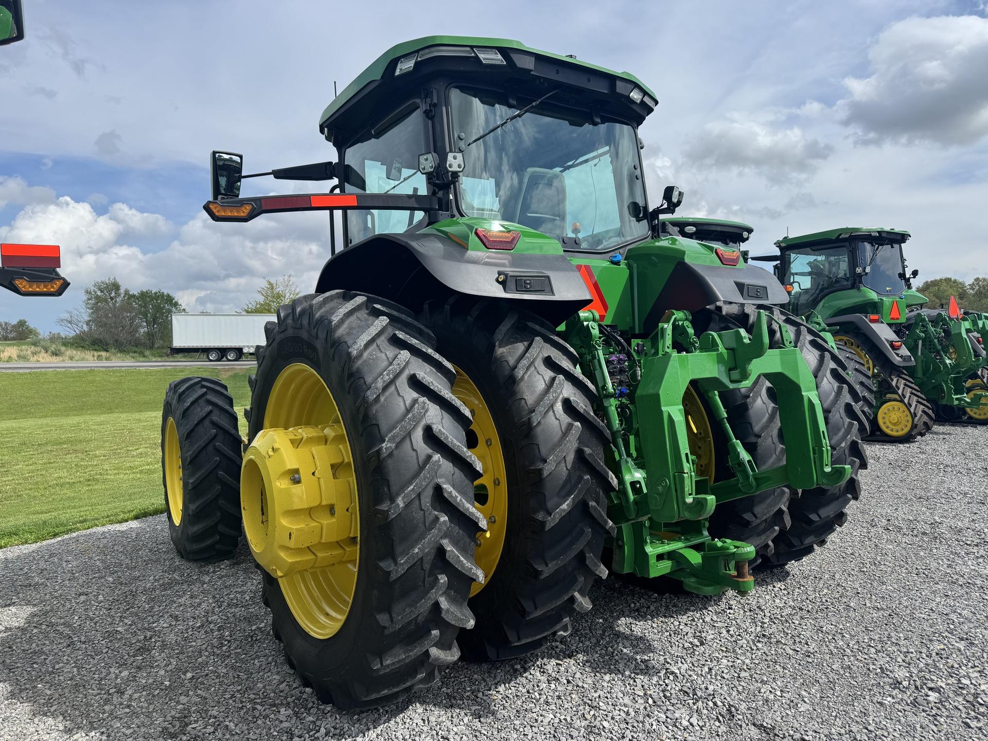 2024 John Deere 8R 370 Image