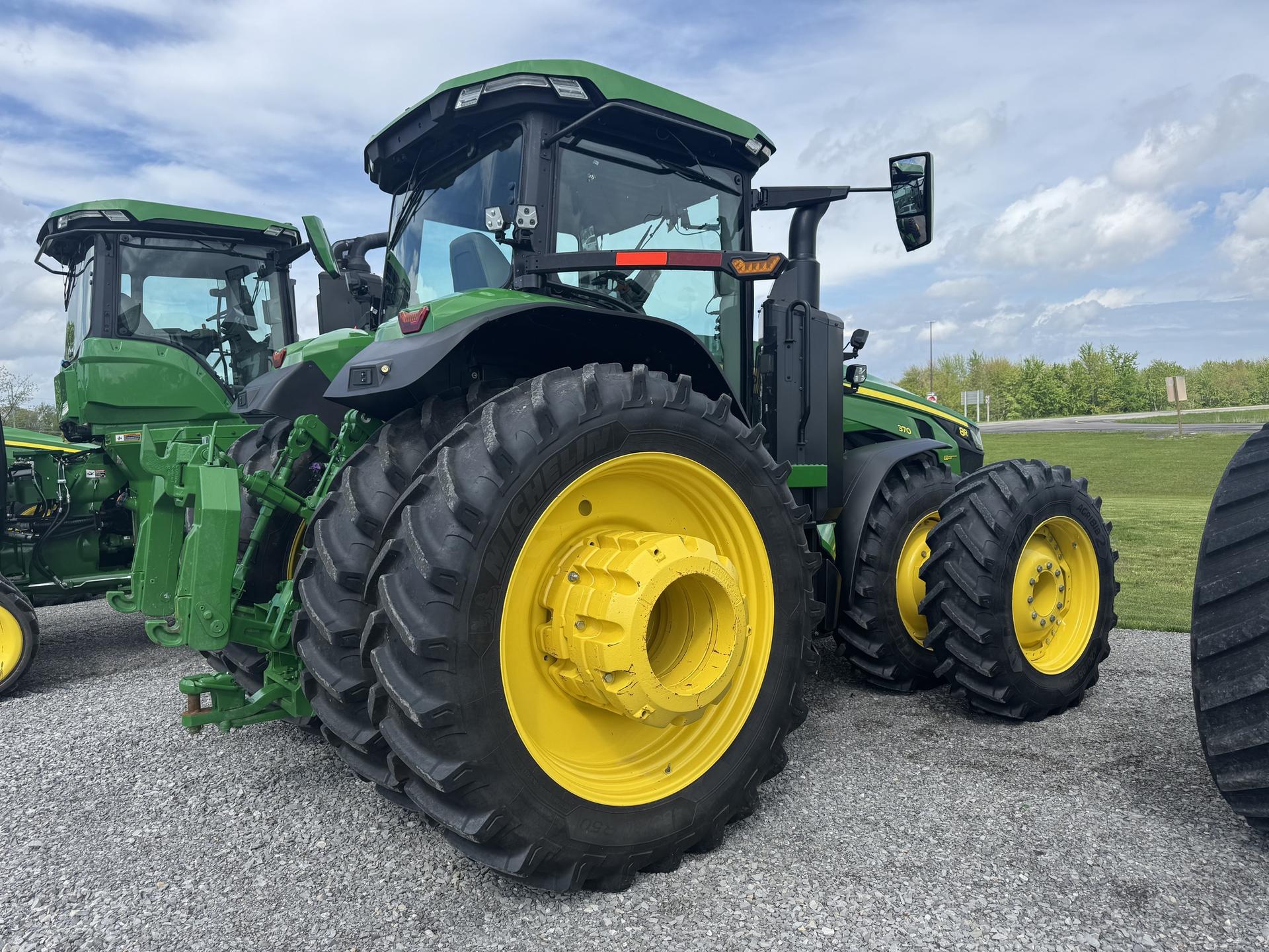 2024 John Deere 8R 370 Image