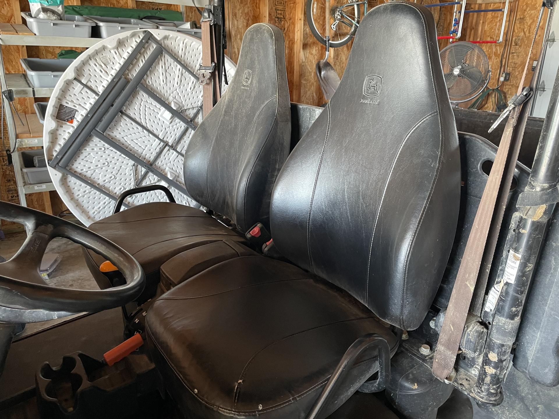 2017 John Deere XUV 825I OLIVE Image