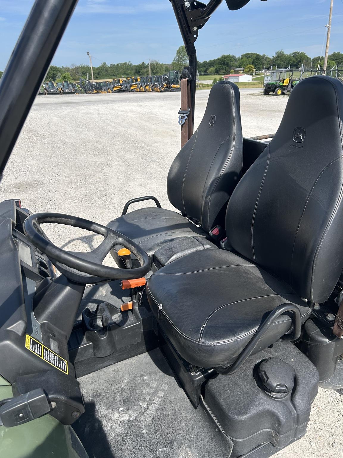 2017 John Deere XUV 825I OLIVE Image