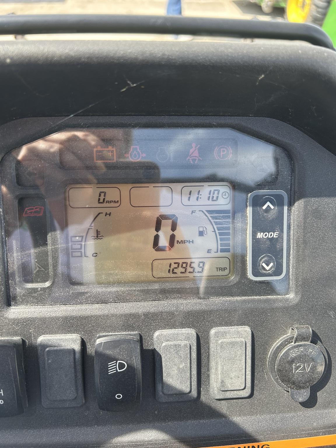 2017 John Deere XUV 825I OLIVE Image