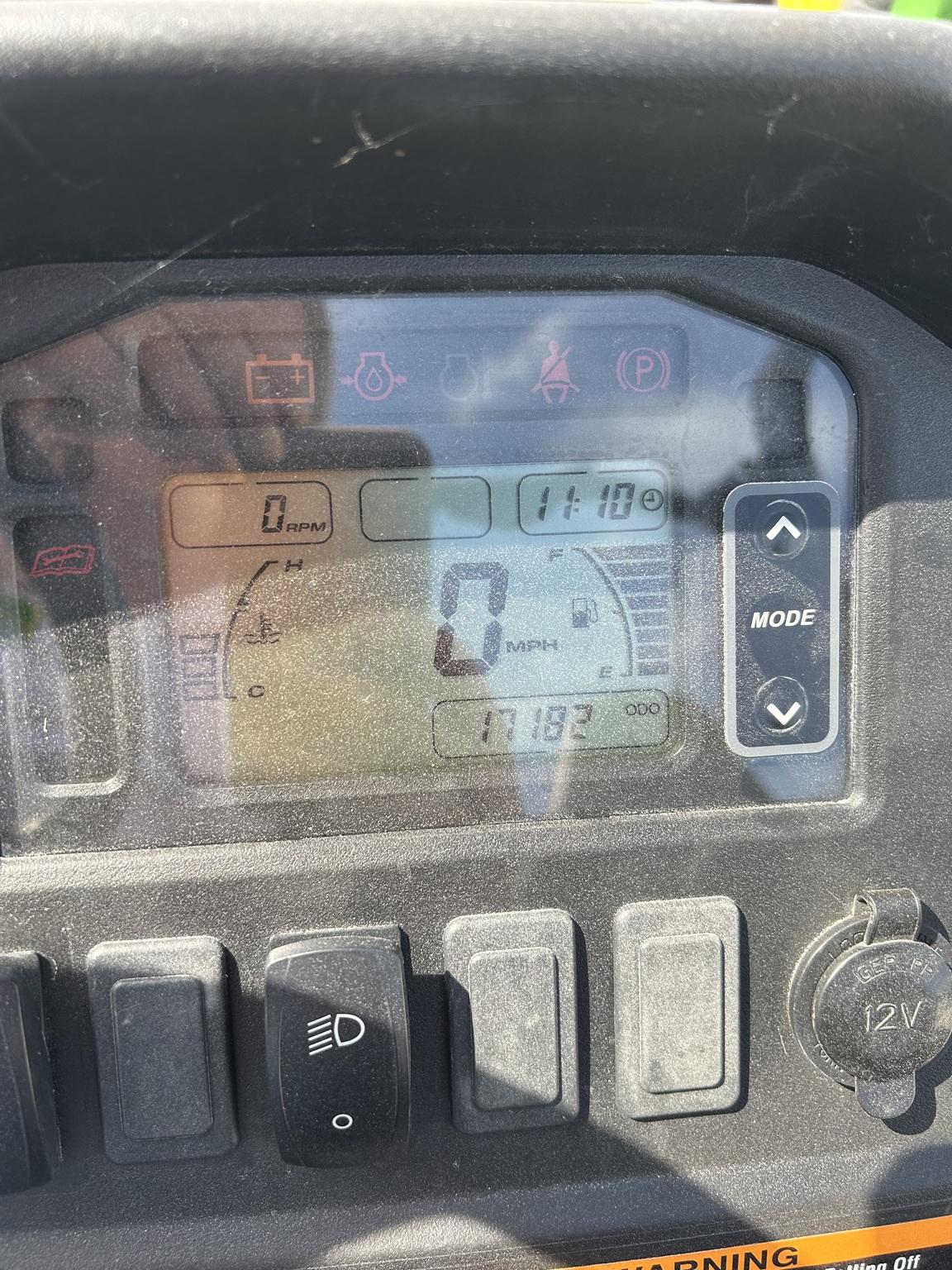 2017 John Deere XUV 825I OLIVE Image