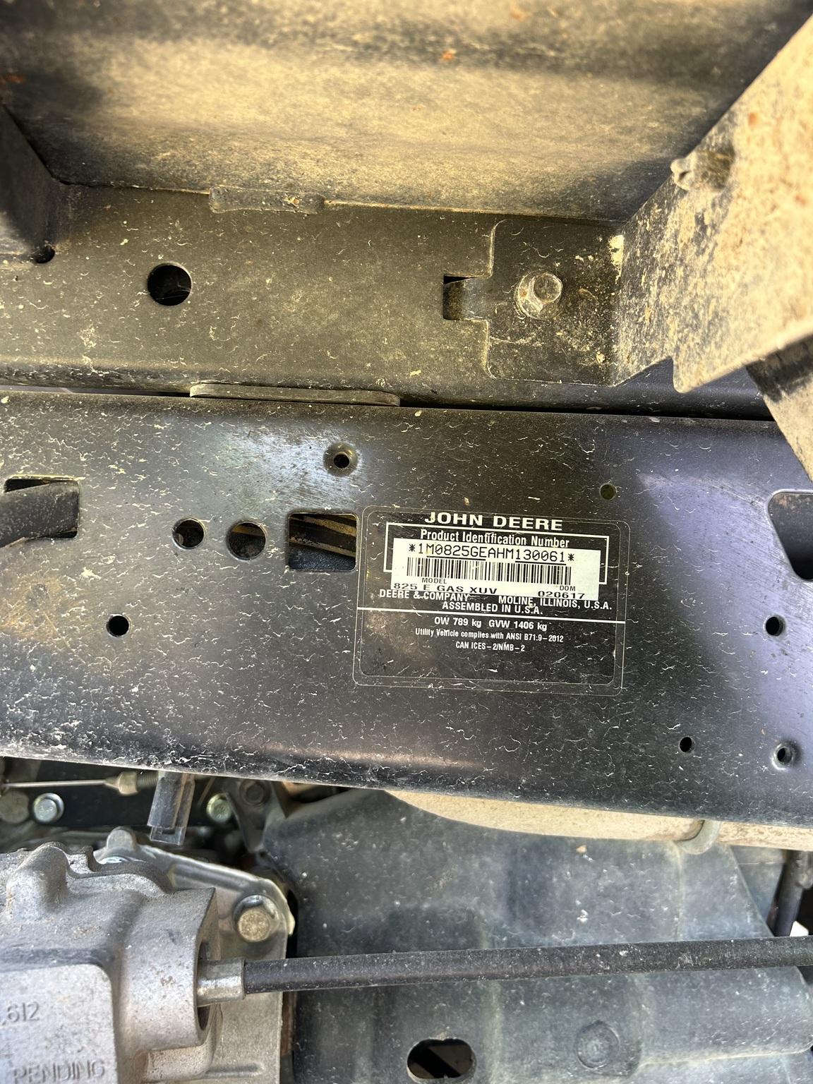 2017 John Deere XUV 825I OLIVE Image