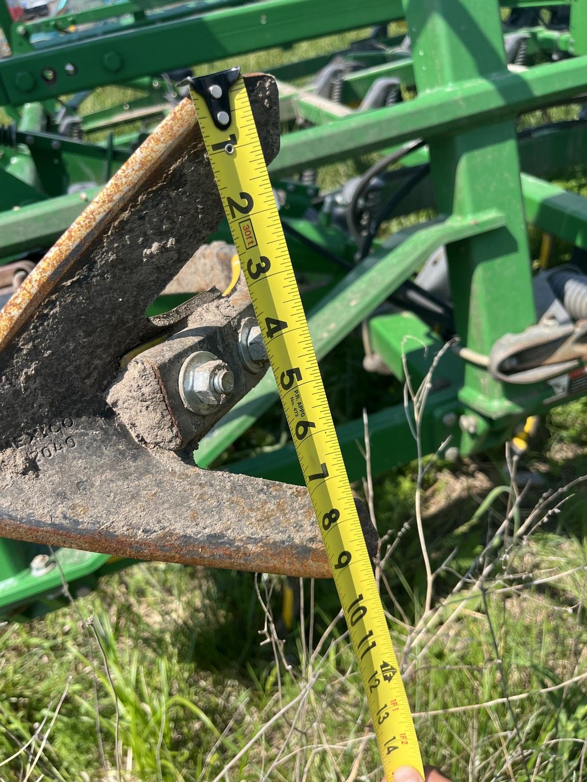 2013 John Deere 2210 Image