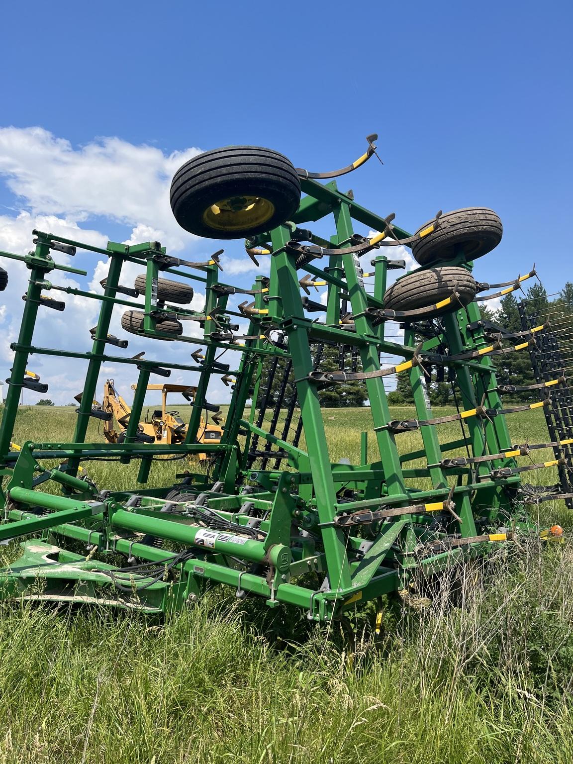 2013 John Deere 2210 Image