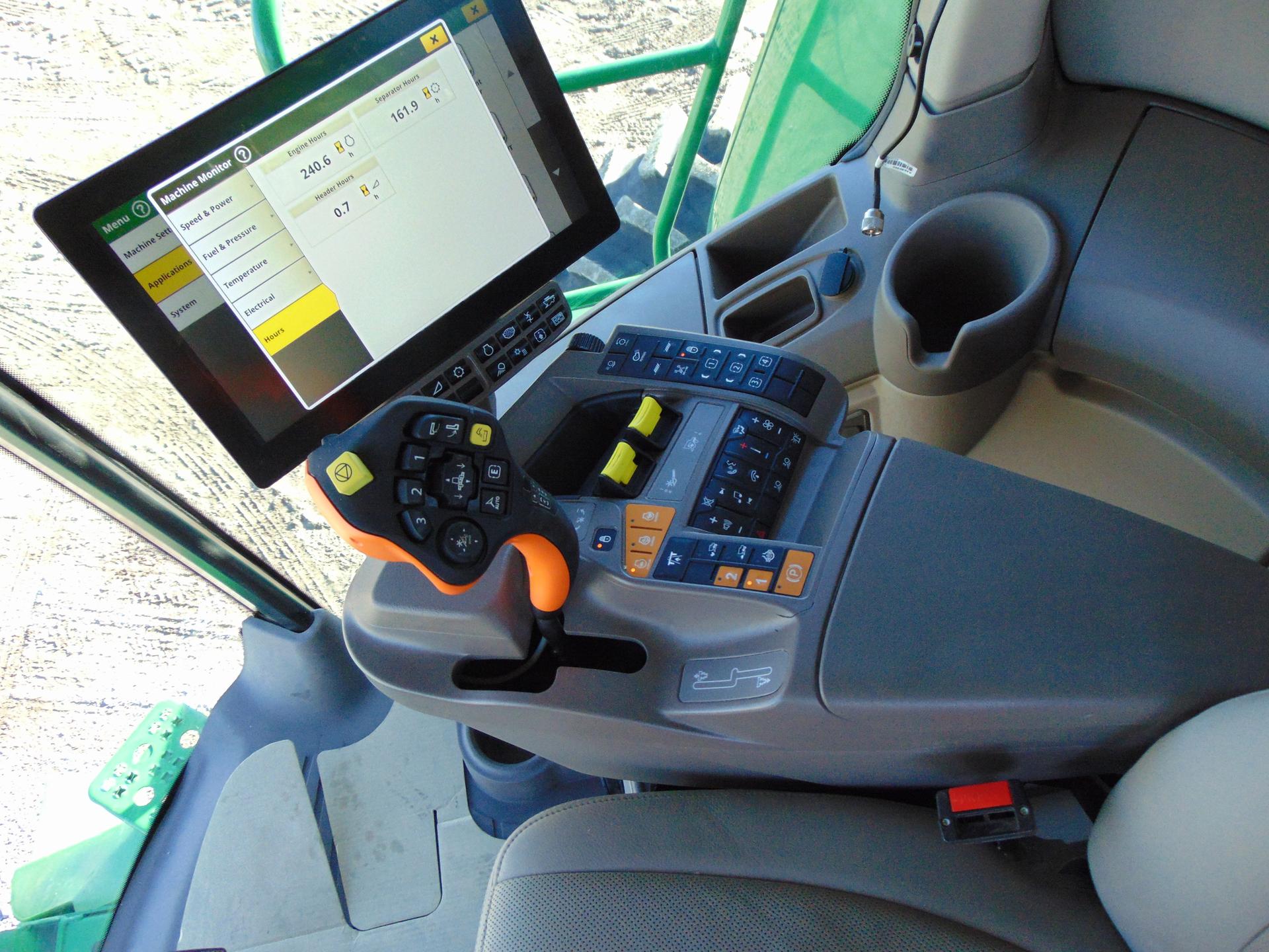 2024 John Deere S780 Image