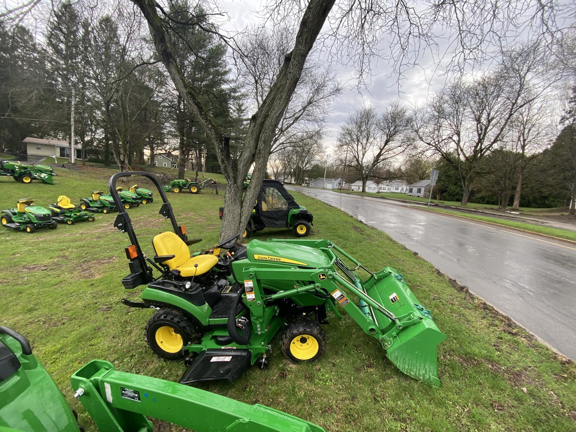 2015 John Deere 1025R Image