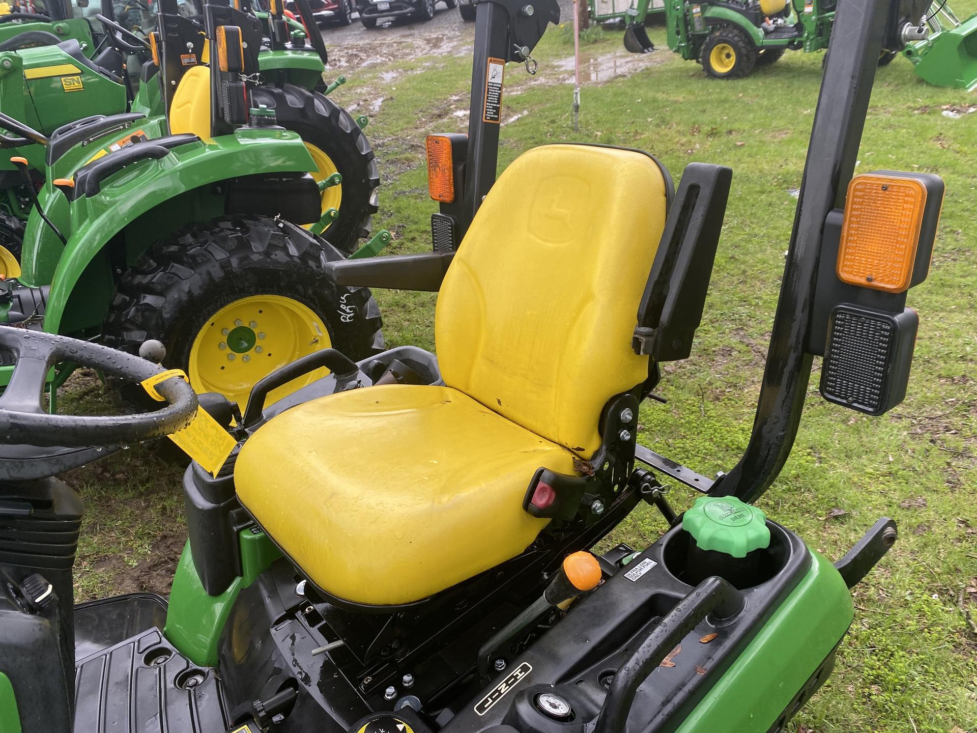 2015 John Deere 1025R Image