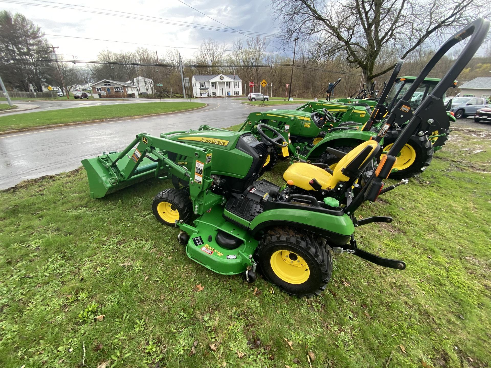 2015 John Deere 1025R Image