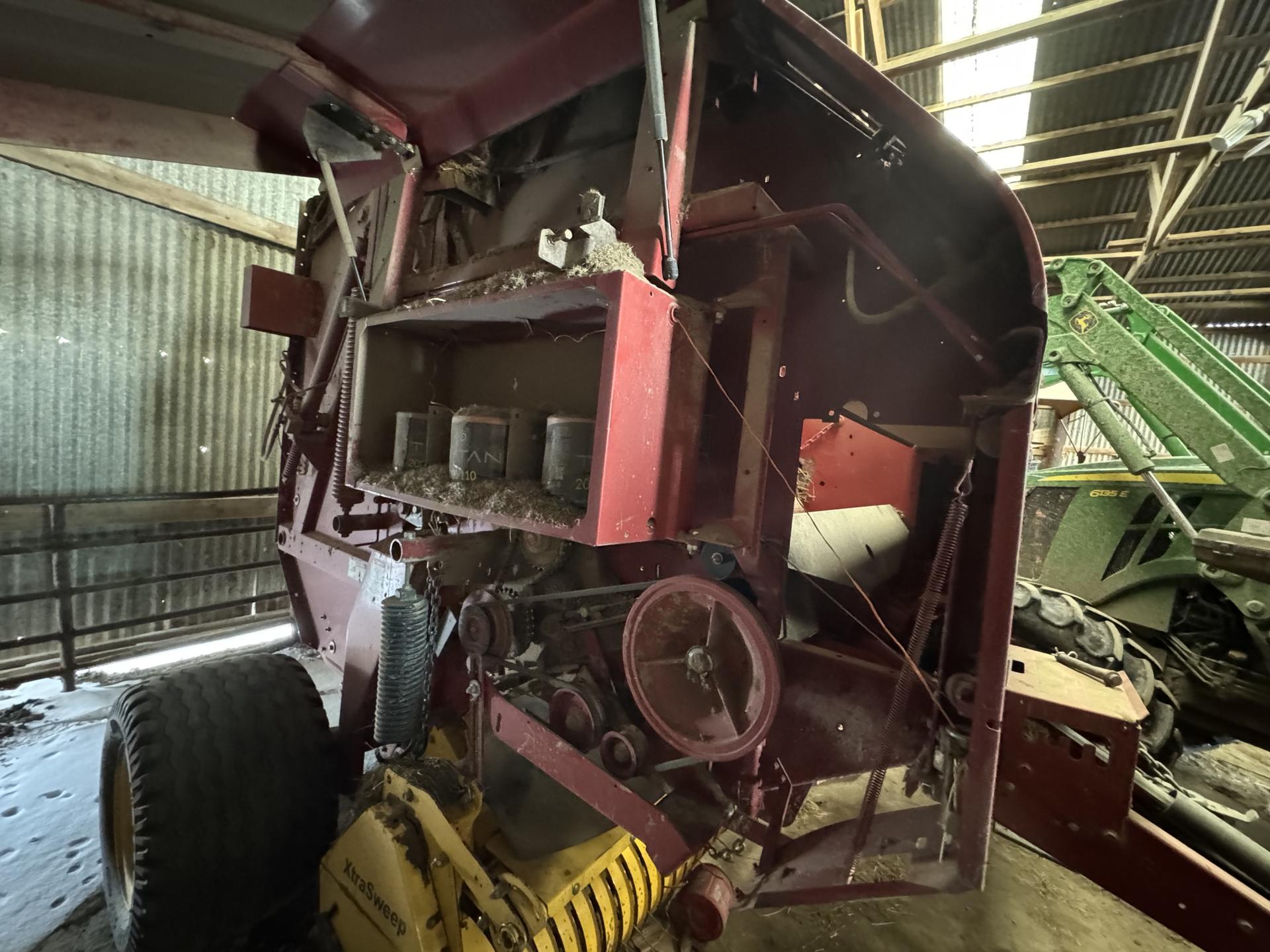 2007 New Holland BR780A Image