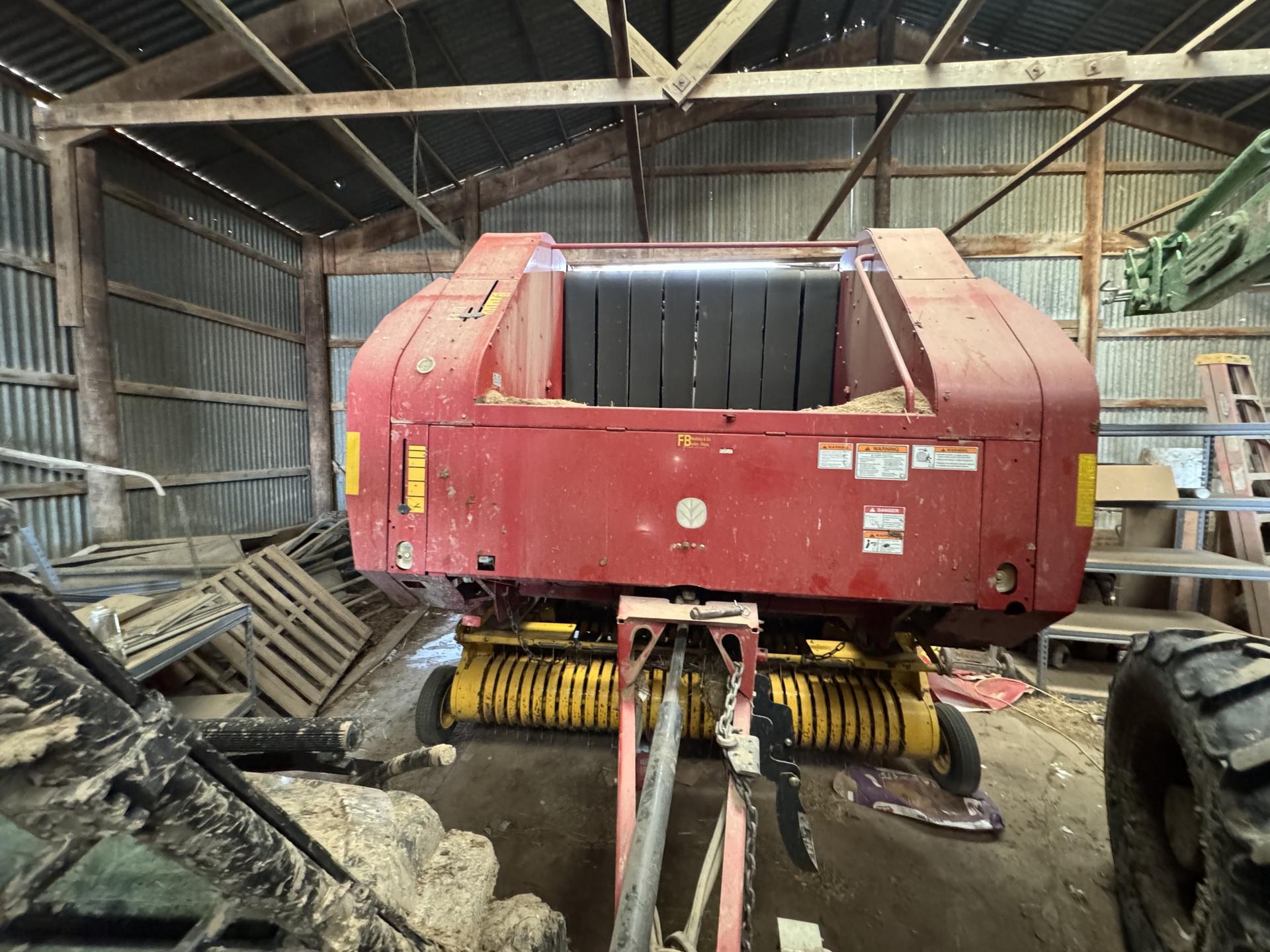 2007 New Holland BR780A Image