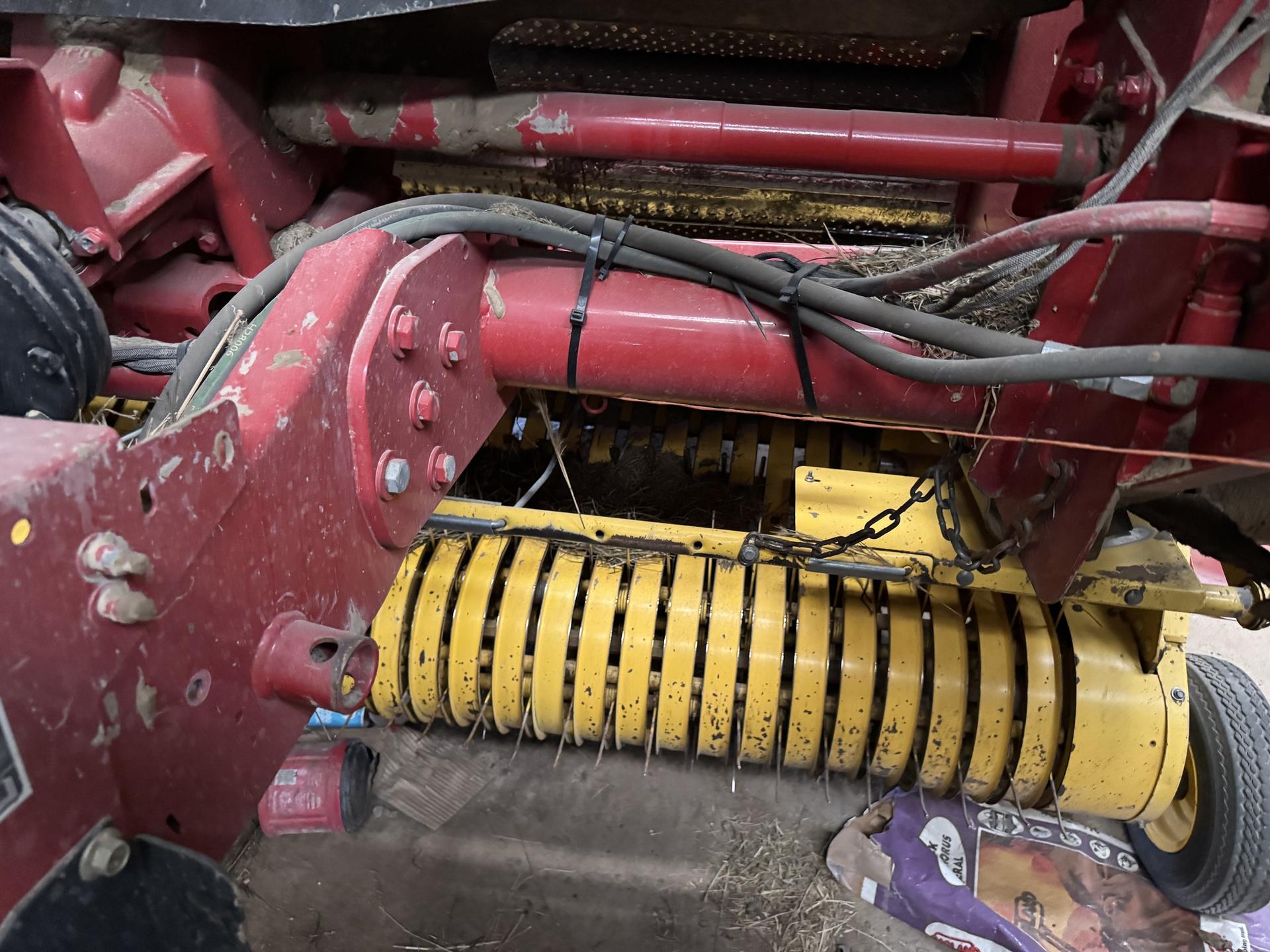 2007 New Holland BR780A Image