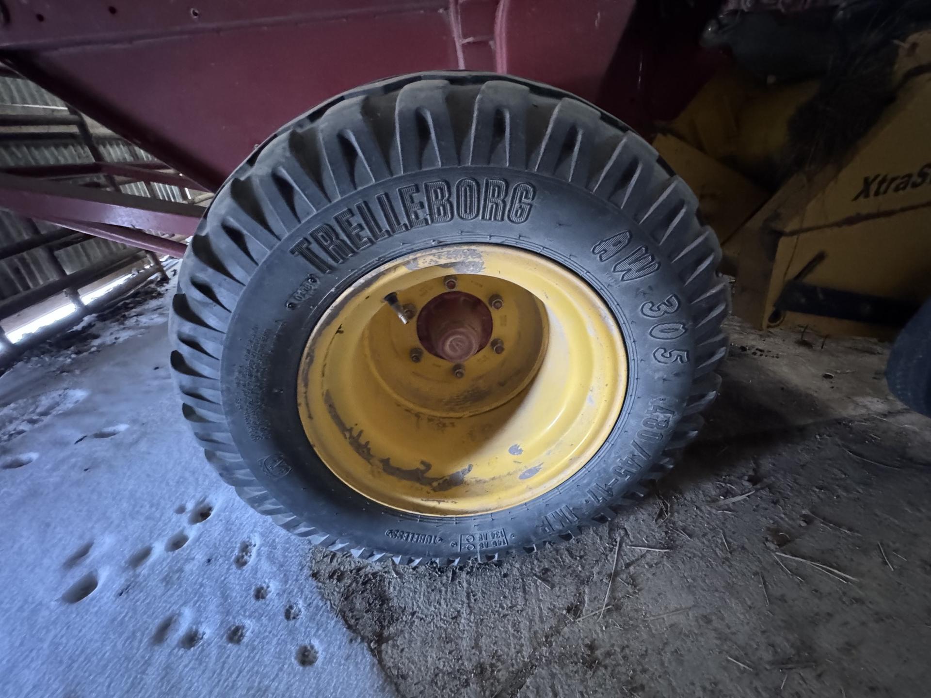 2007 New Holland BR780A Image