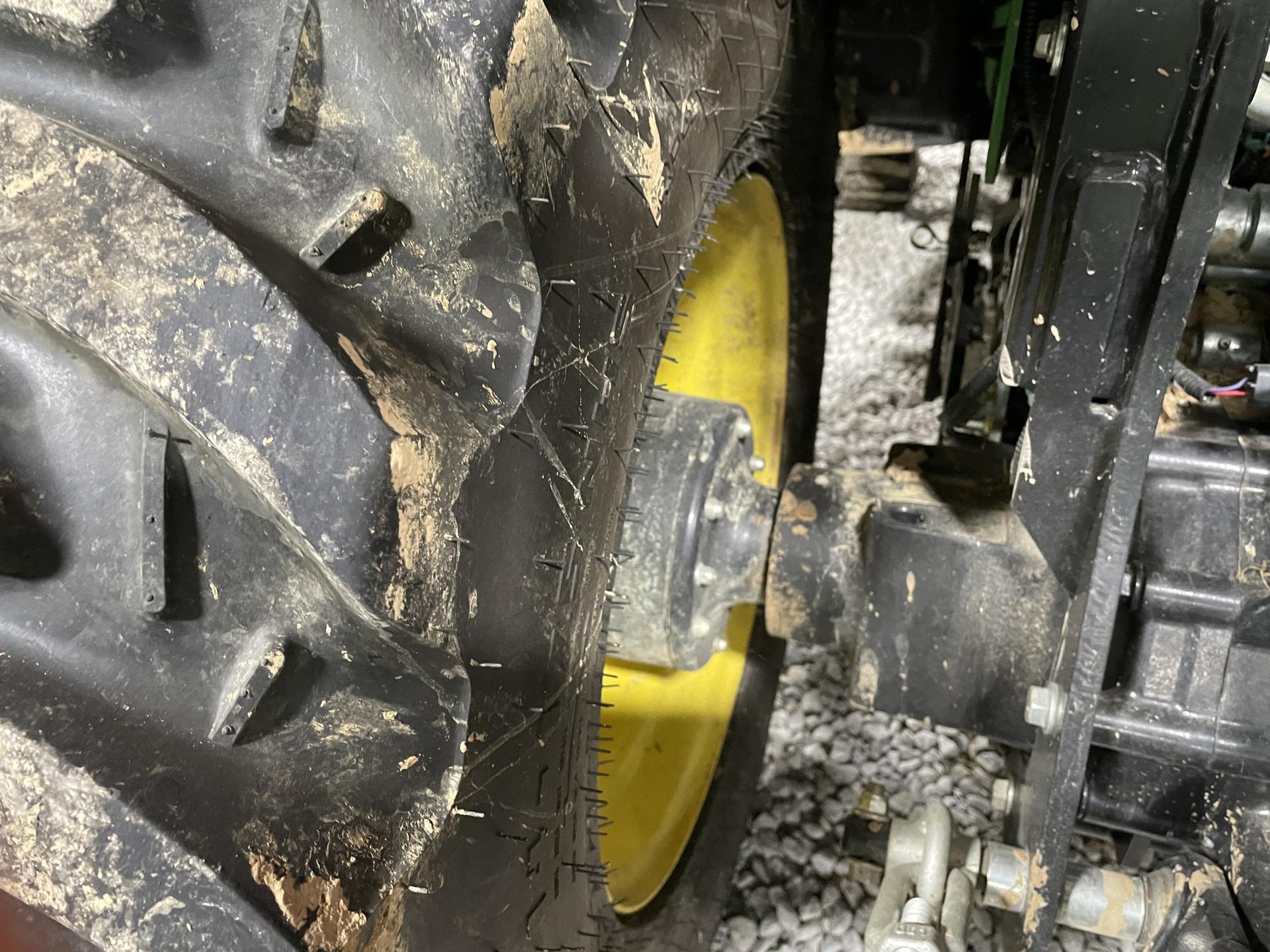 2021 John Deere 2032R Image