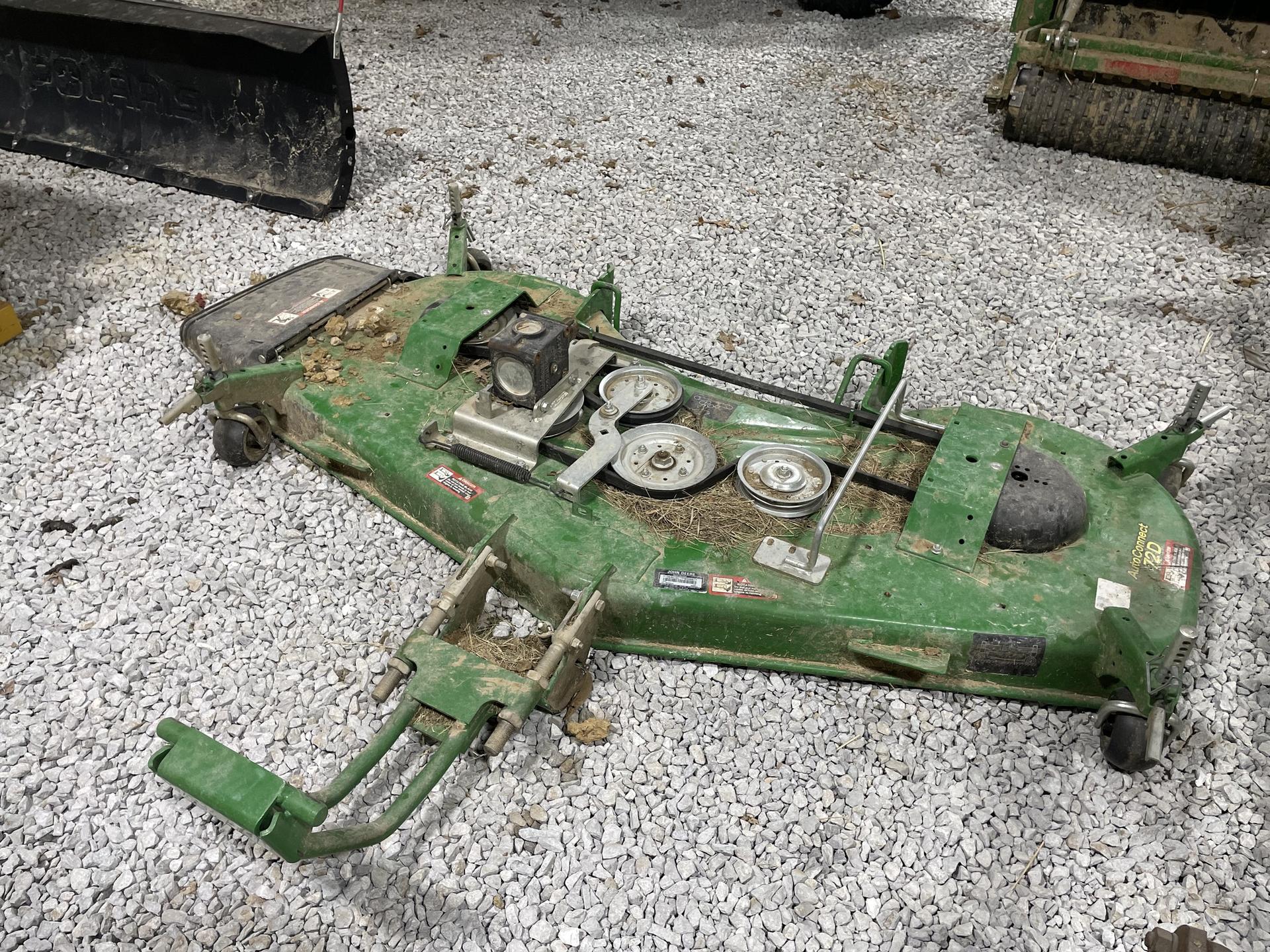 2021 John Deere 2032R Image