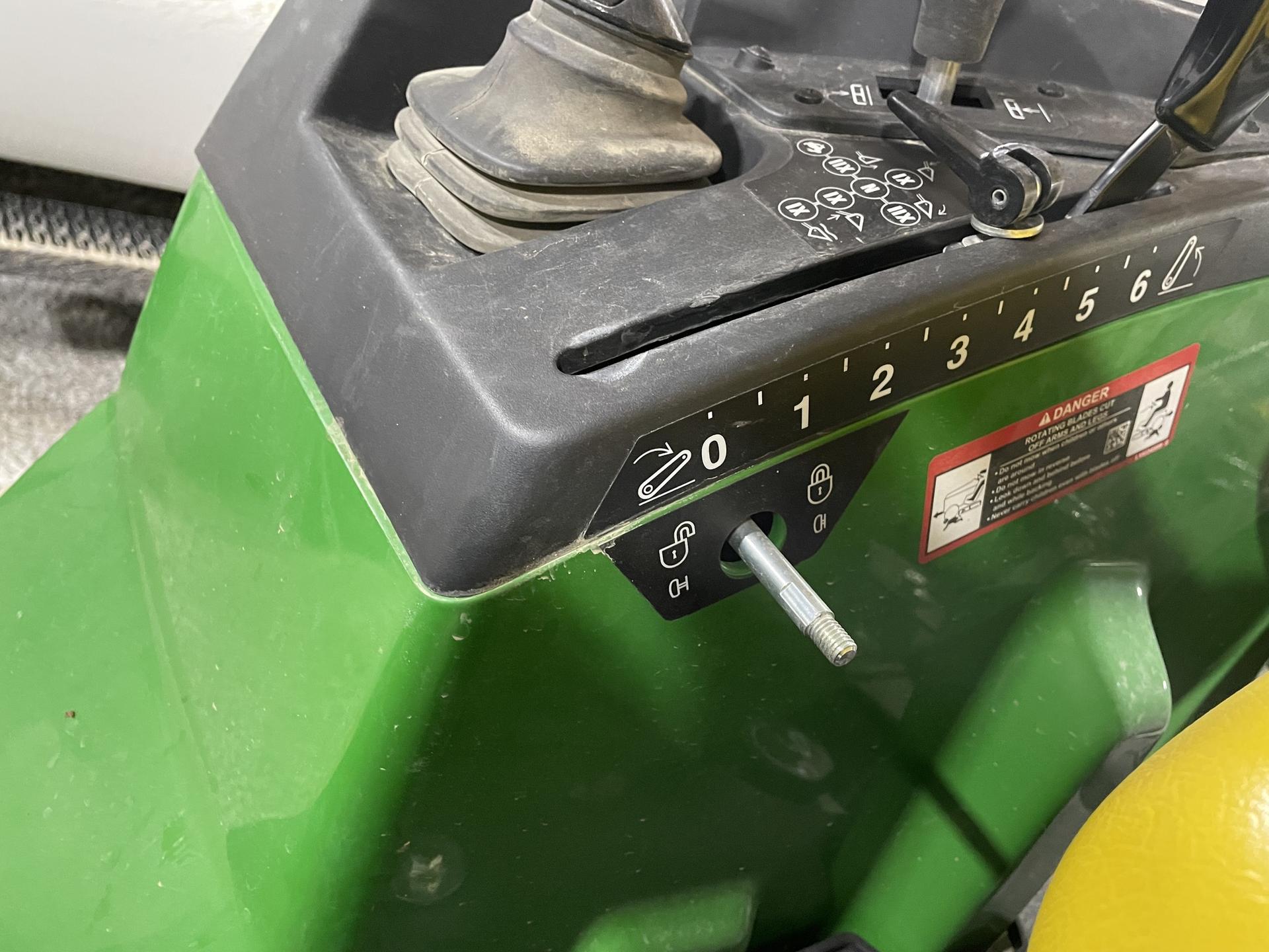 2021 John Deere 2032R Image