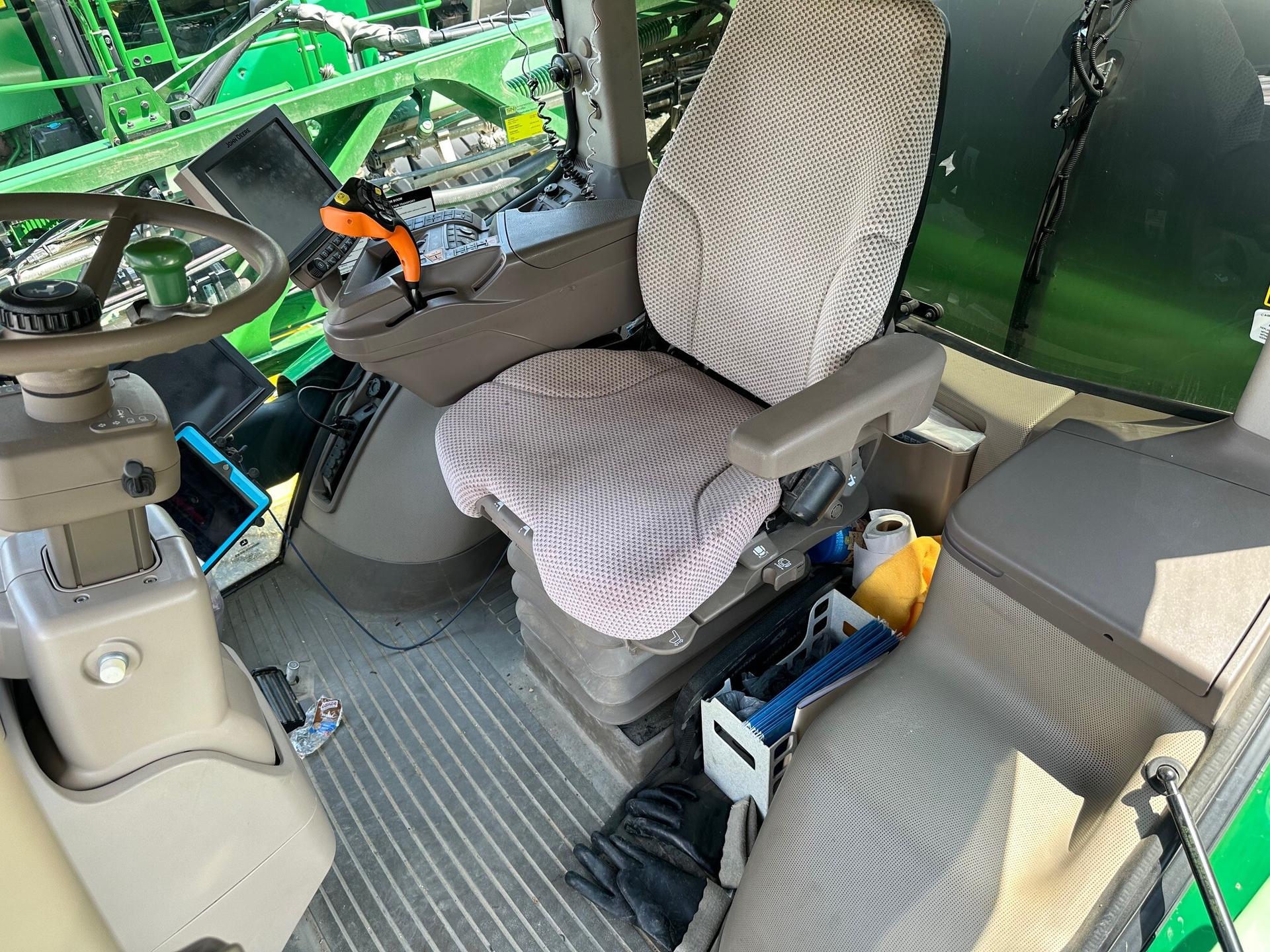 2021 John Deere R4038 Image