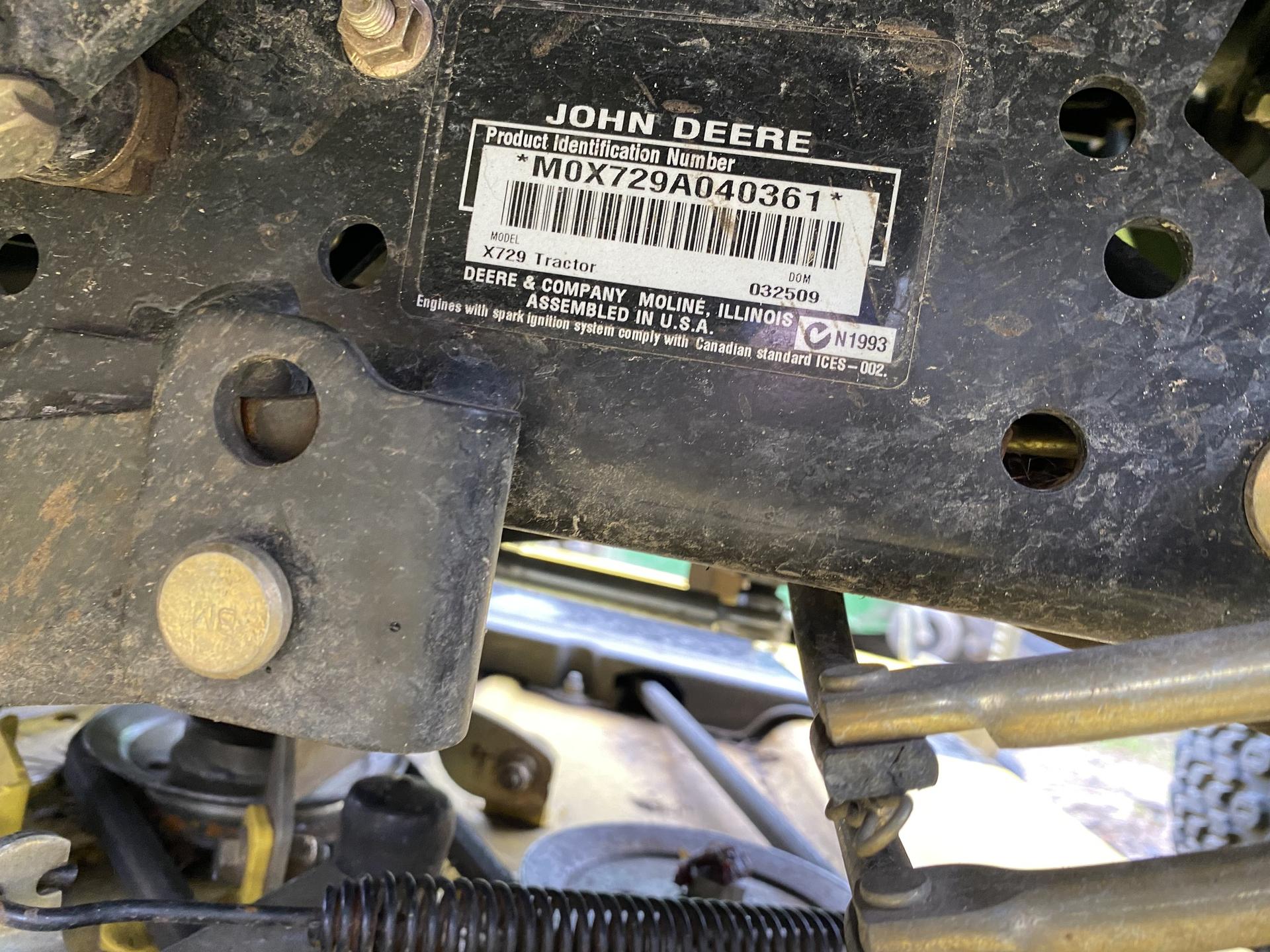 2009 John Deere X729 Image