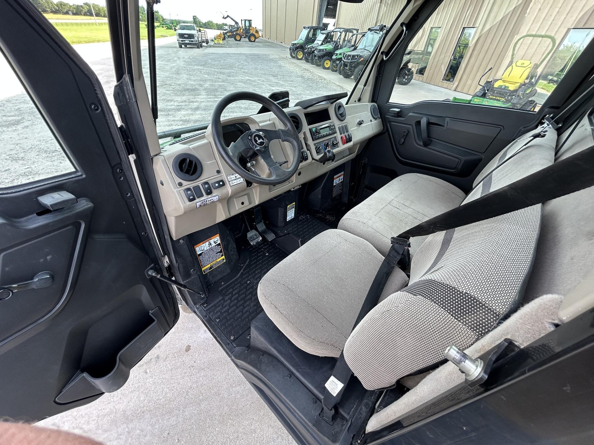 2023 John Deere XUV 835R Image