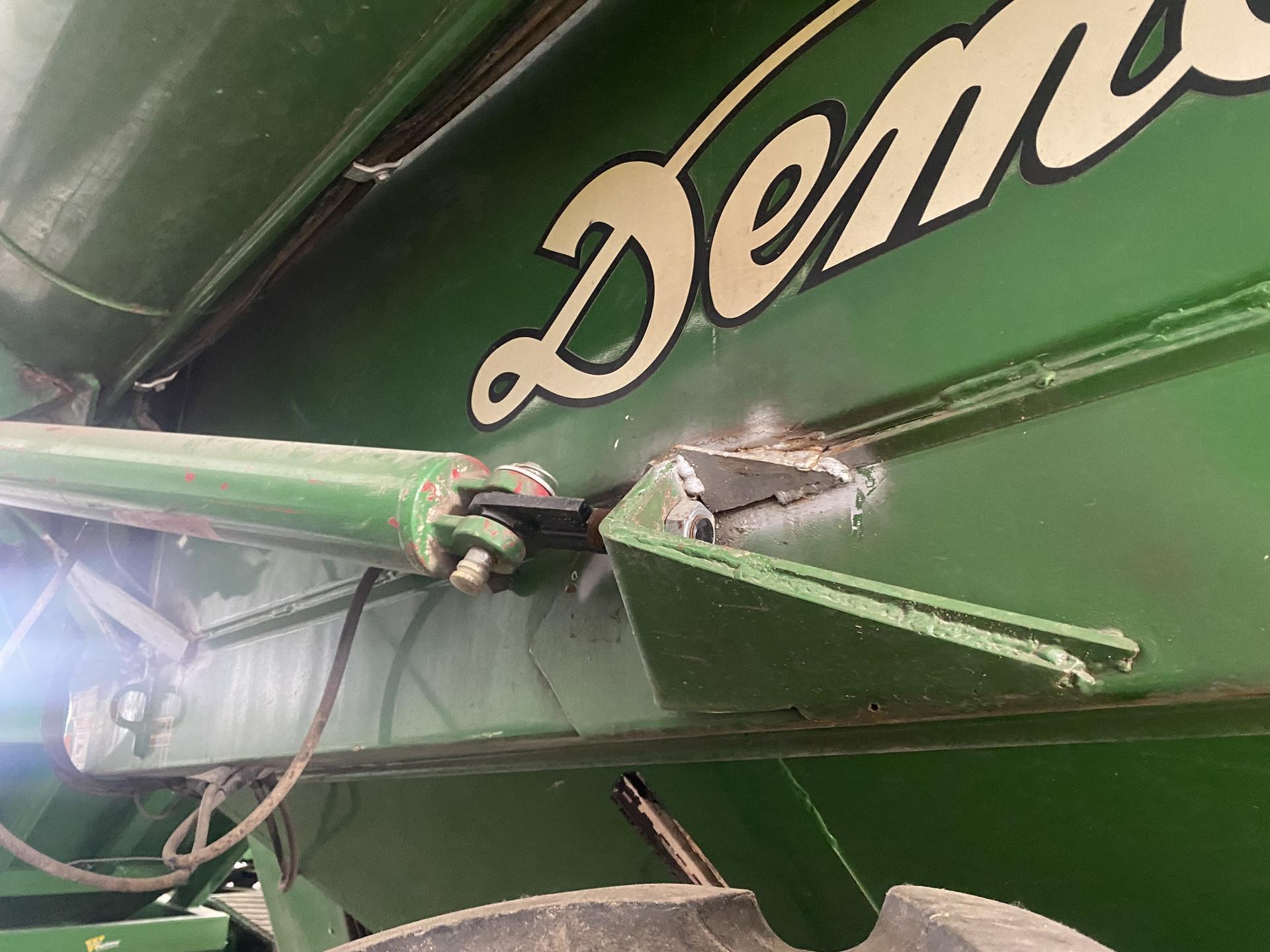 2011 Demco 850 Image