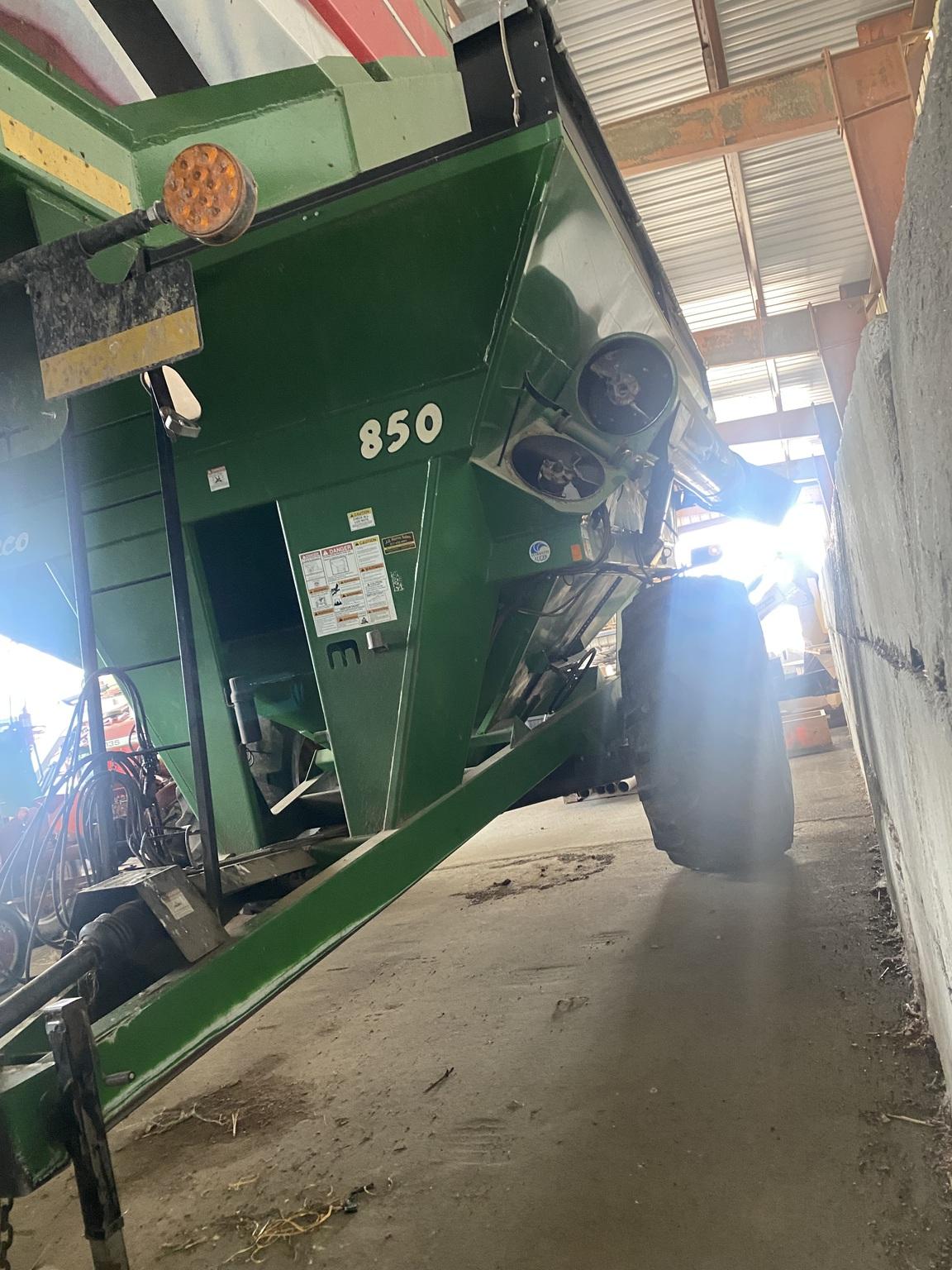 2011 Demco 850 Image