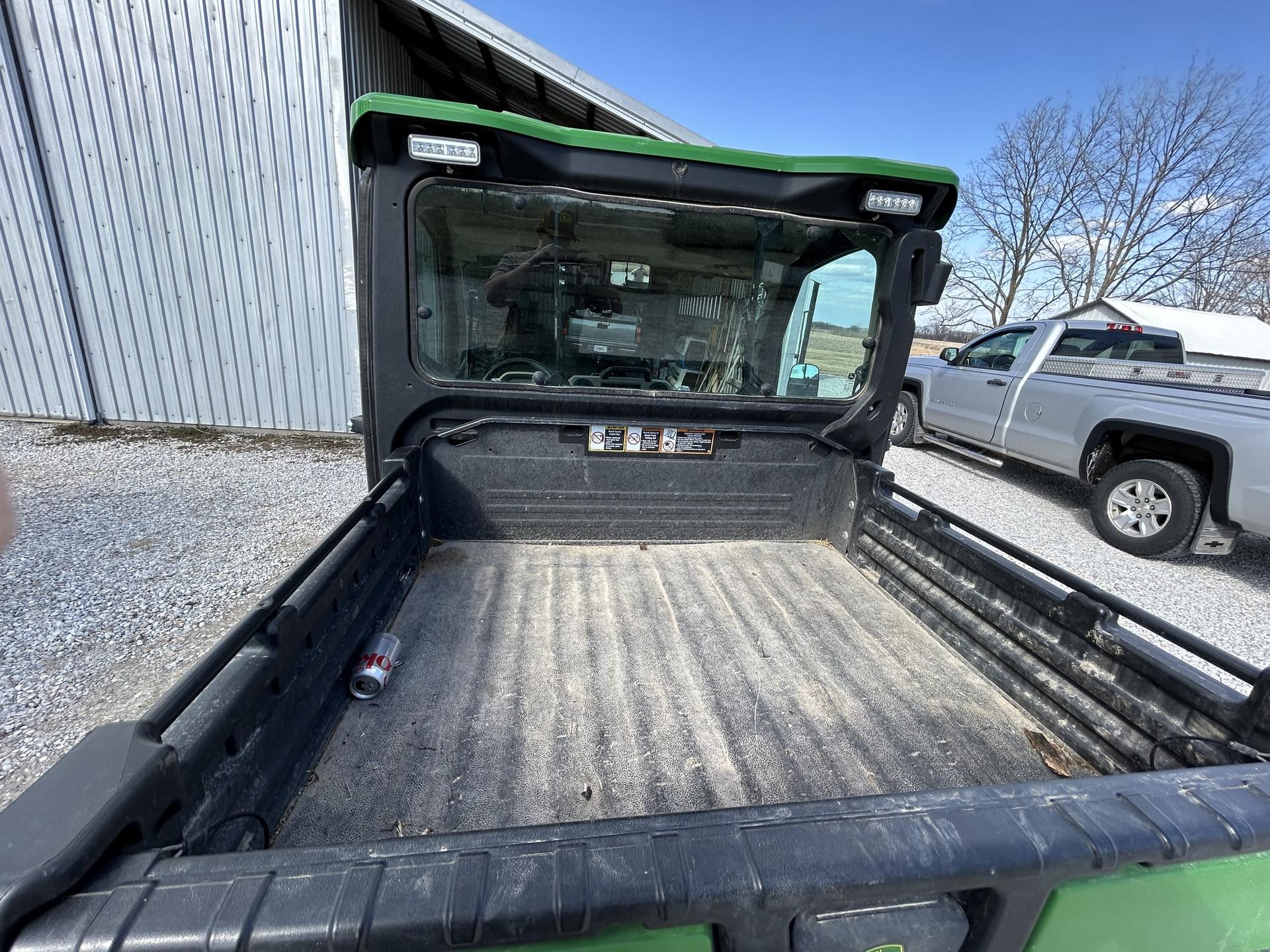 2023 John Deere XUV 835R Image