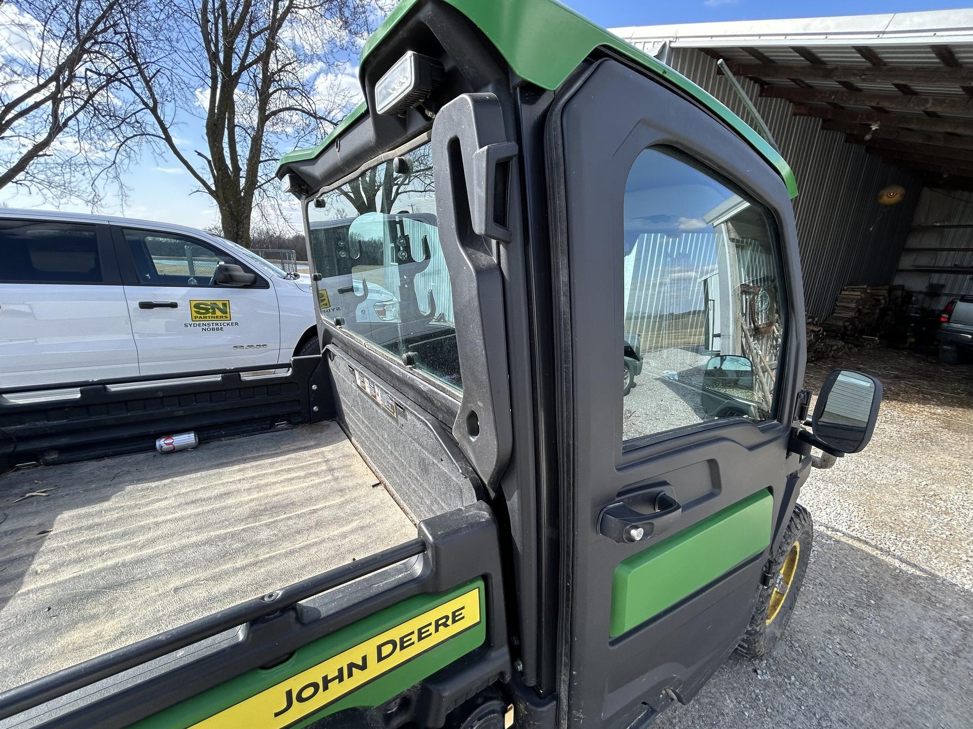 2023 John Deere XUV 835R Image