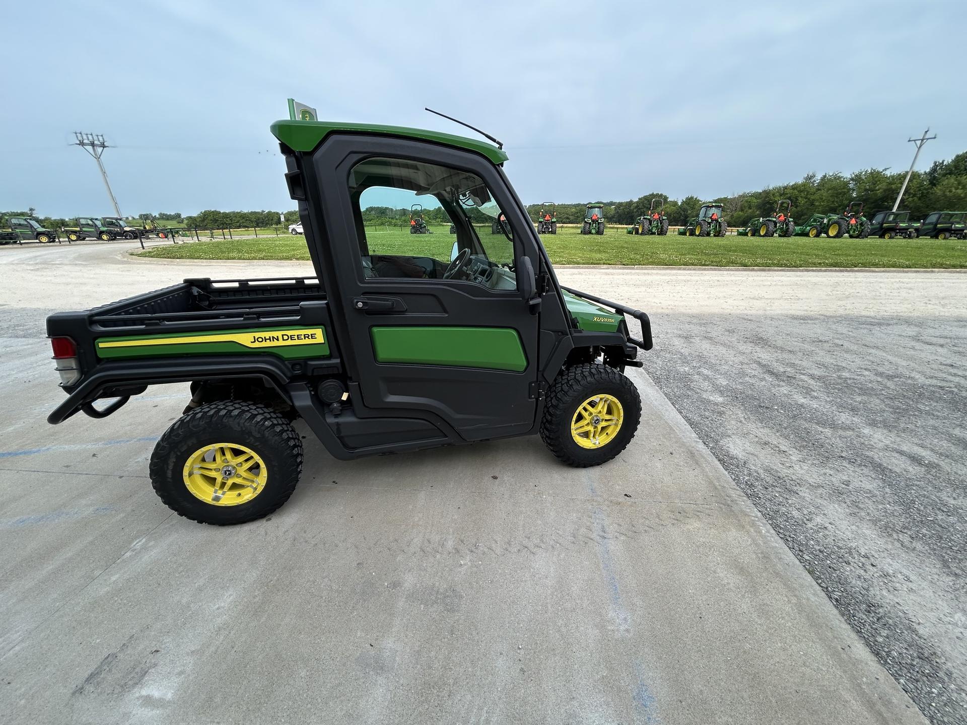 2023 John Deere XUV 835R Image