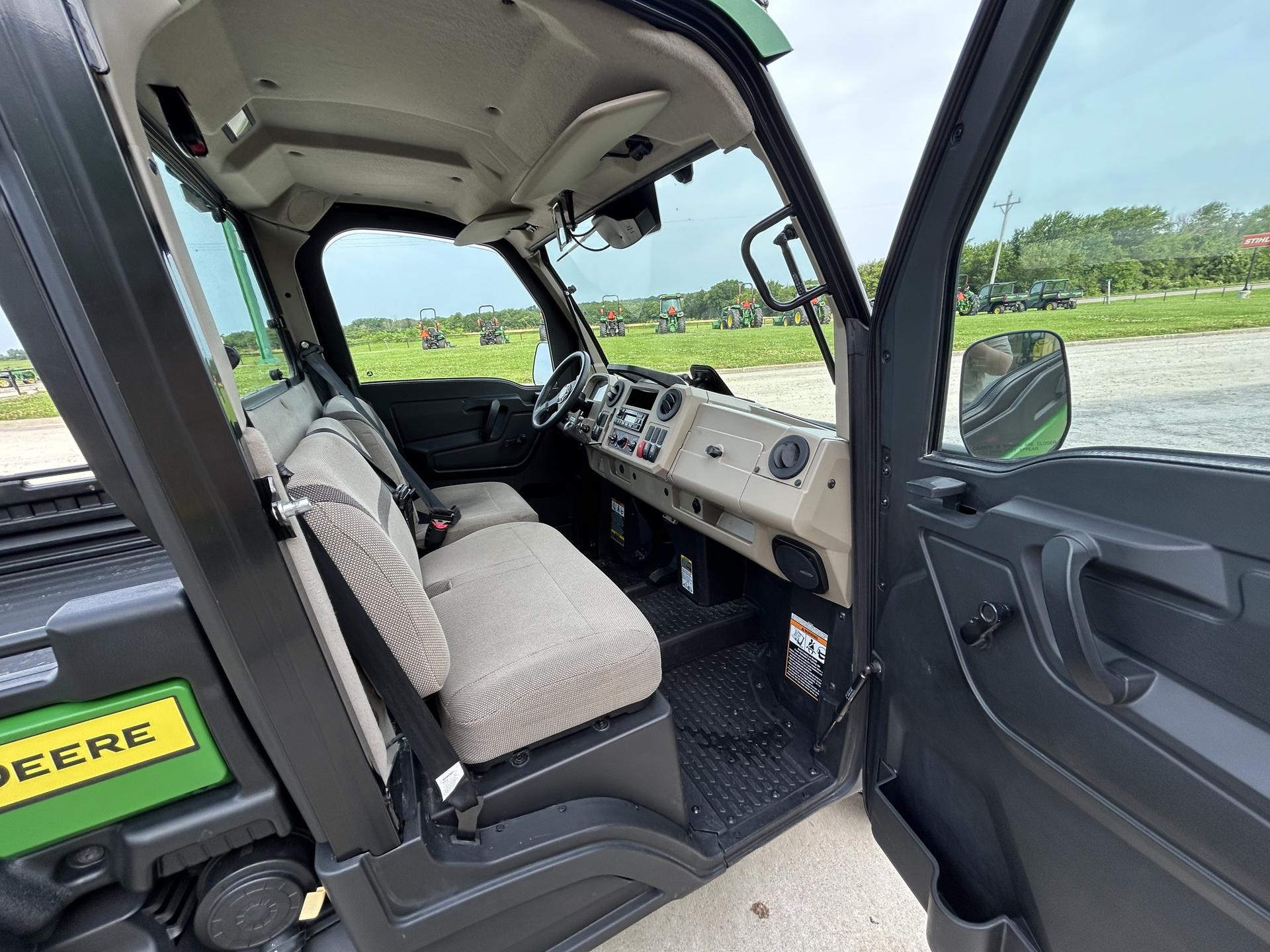 2023 John Deere XUV 835R Image