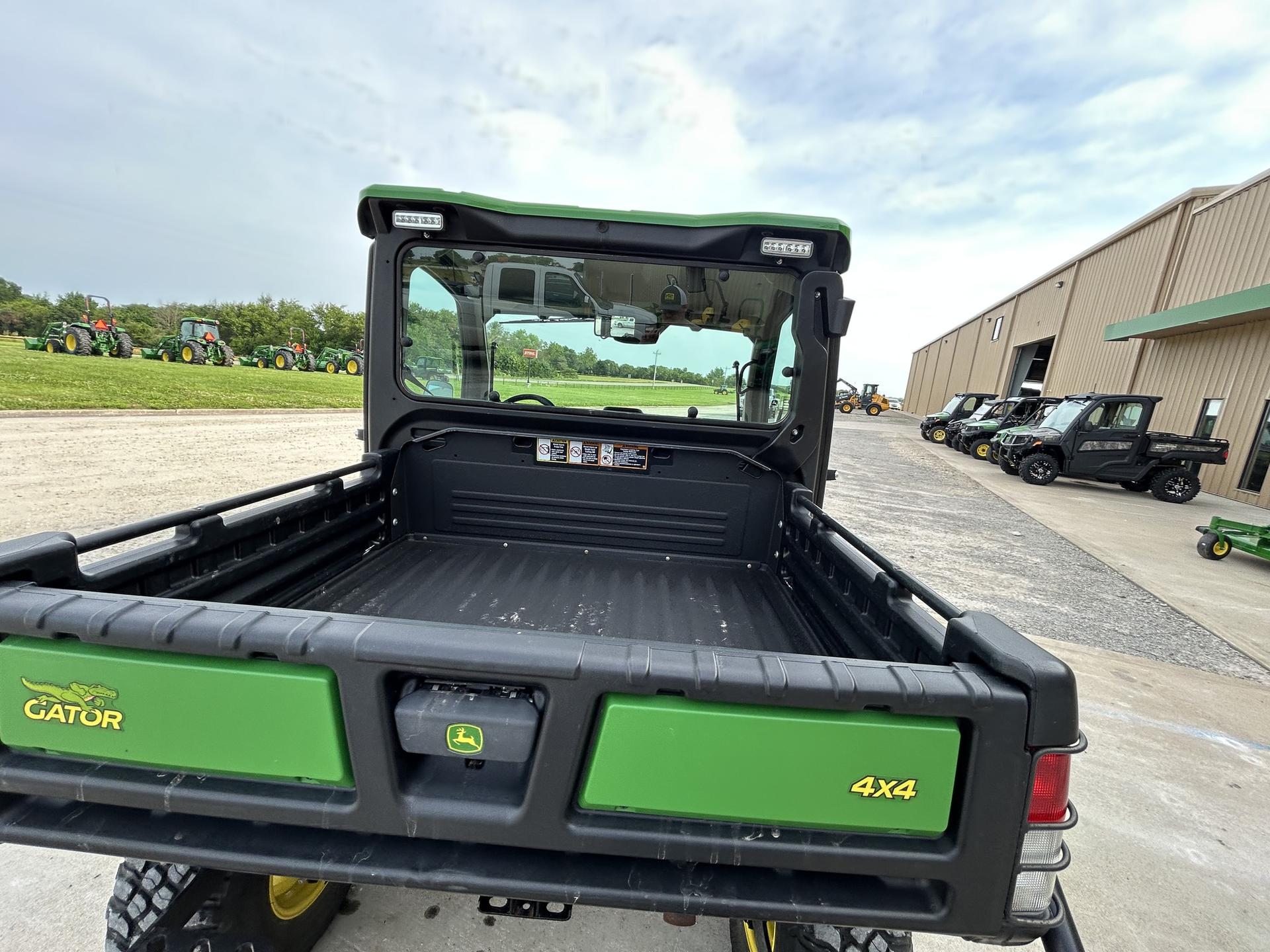 2023 John Deere XUV 835R Image