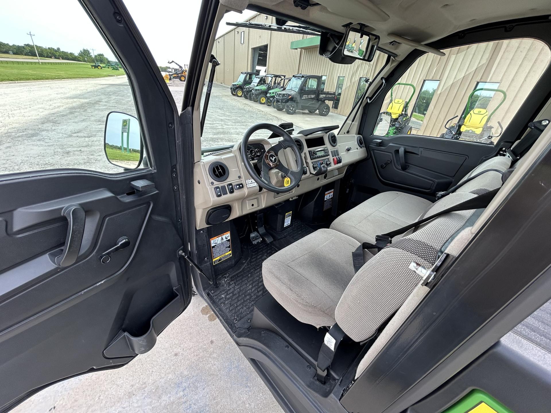 2023 John Deere XUV 835R Image