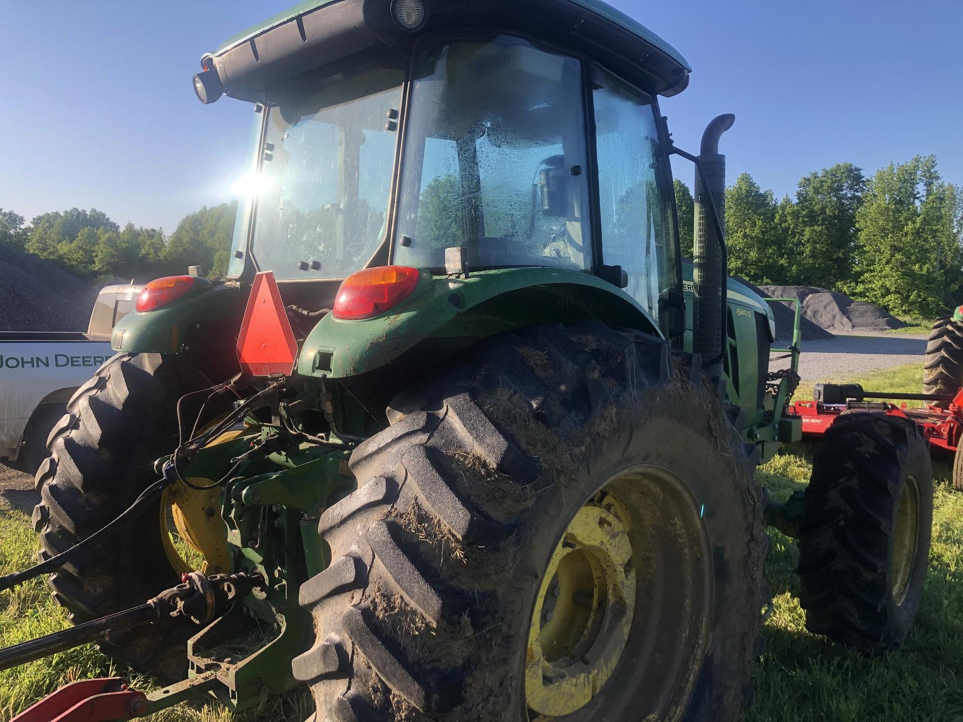 2013 John Deere 6140D Image