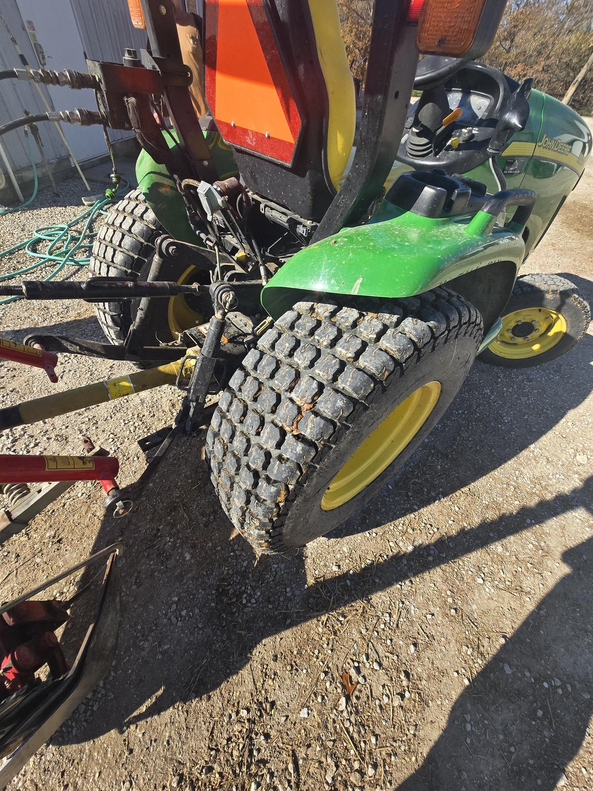 2013 John Deere 3320 Image