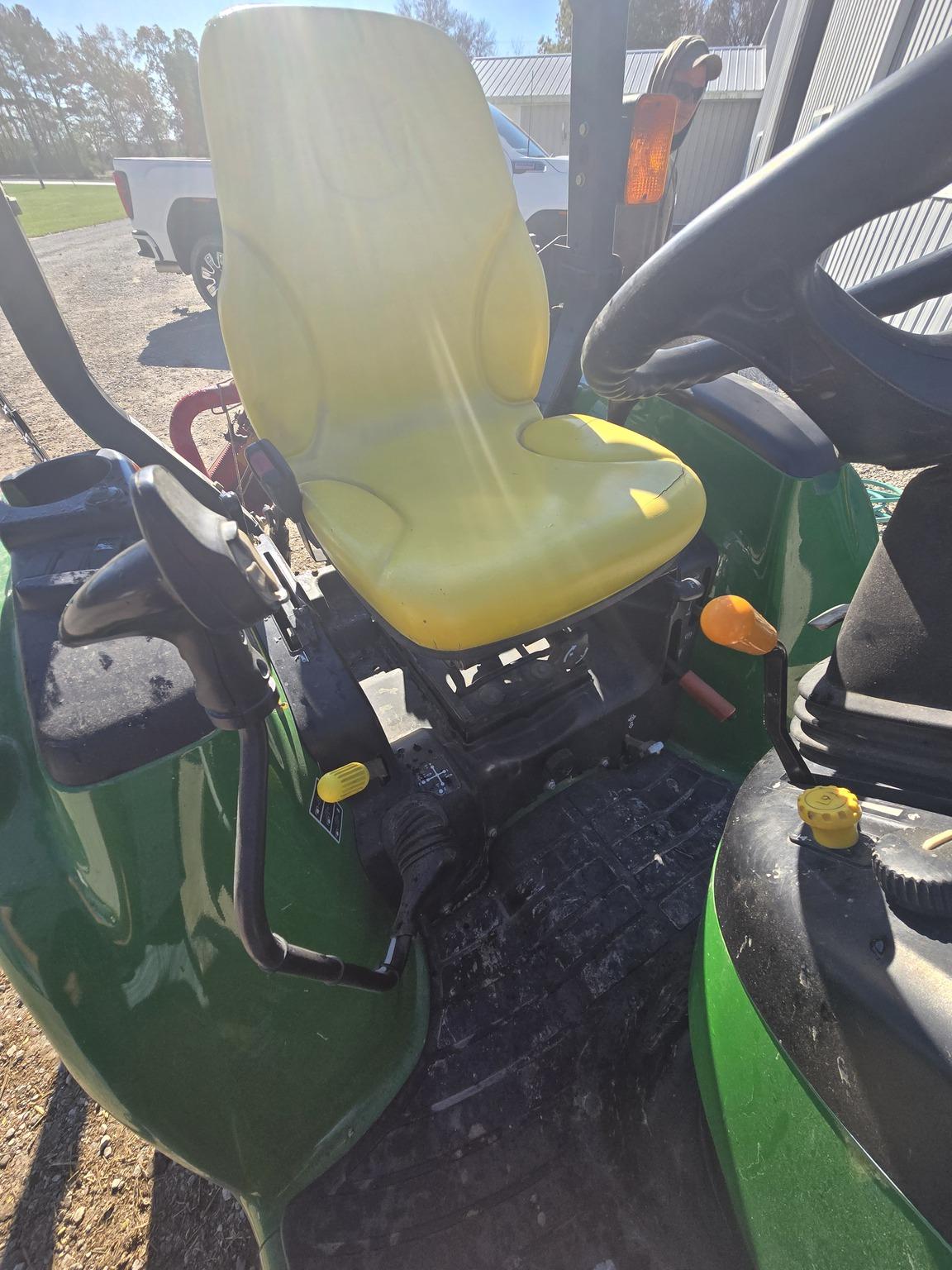 2013 John Deere 3320 Image