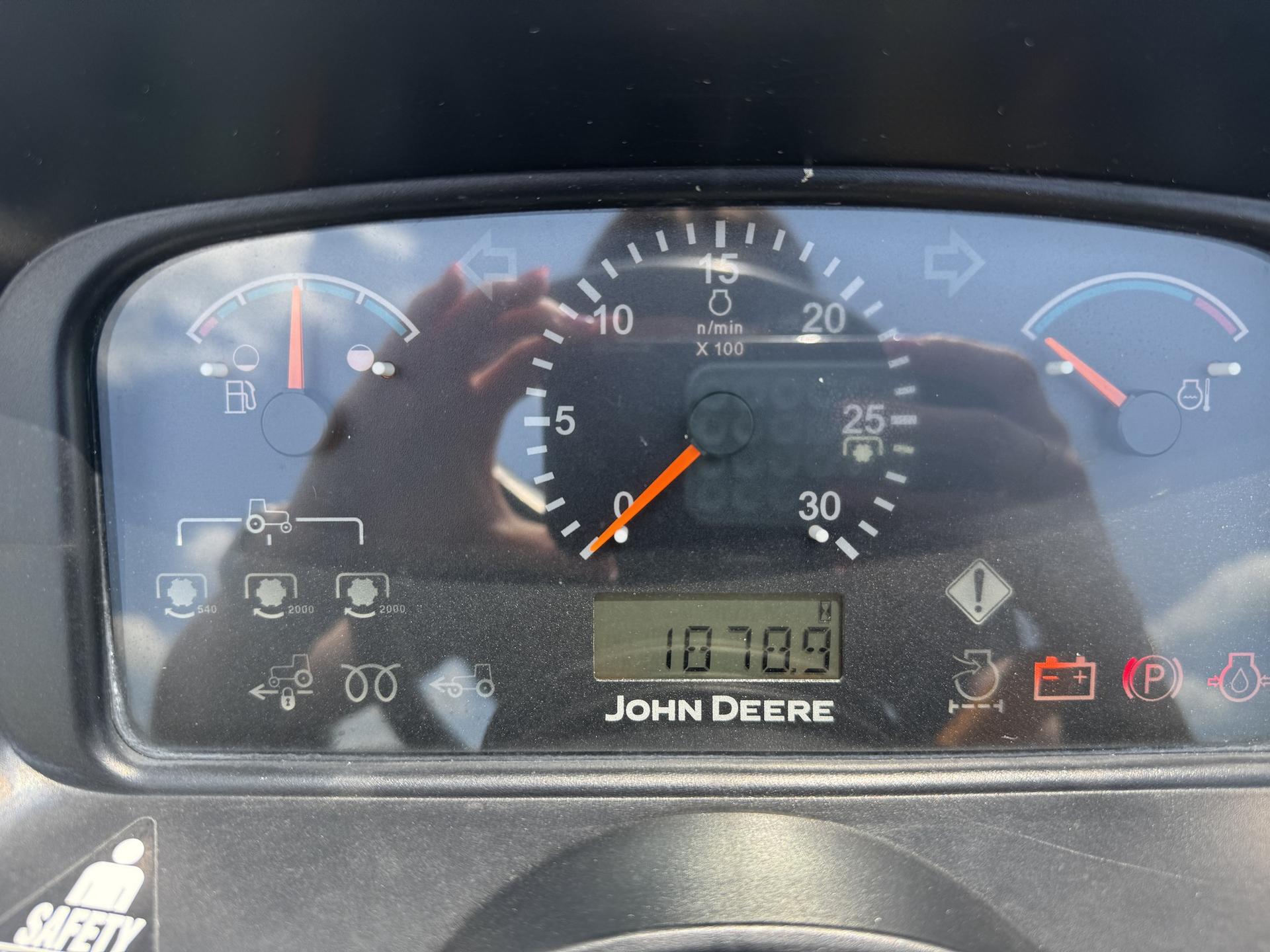 2013 John Deere 3320 Image