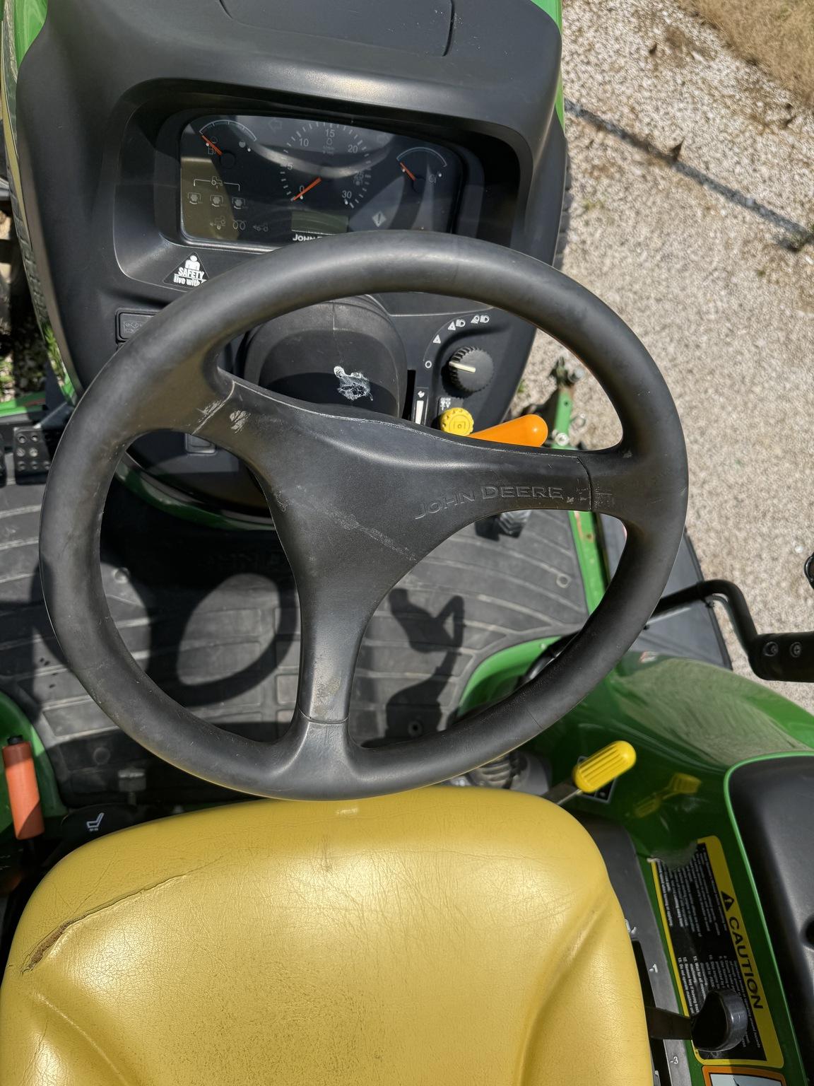 2013 John Deere 3320 Image