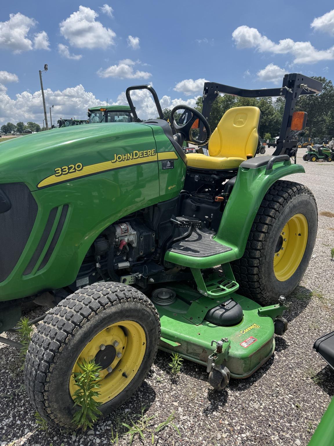 2013 John Deere 3320 Image