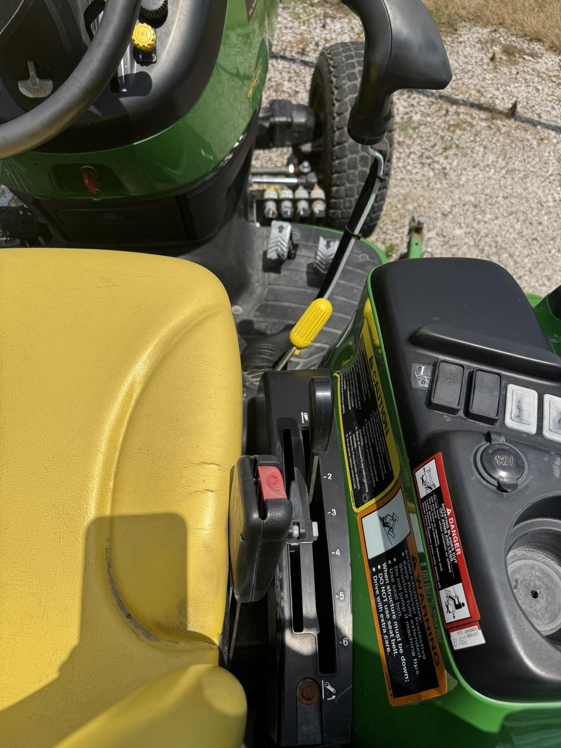 2013 John Deere 3320 Image