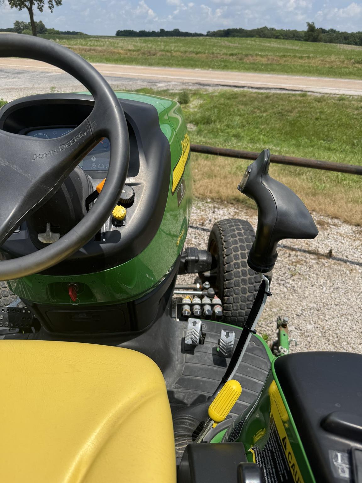 2013 John Deere 3320 Image