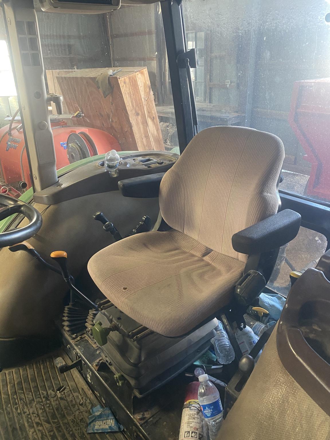 2010 John Deere 5101E Image