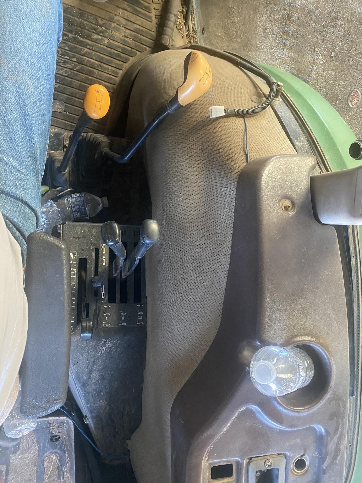 2010 John Deere 5101E Image